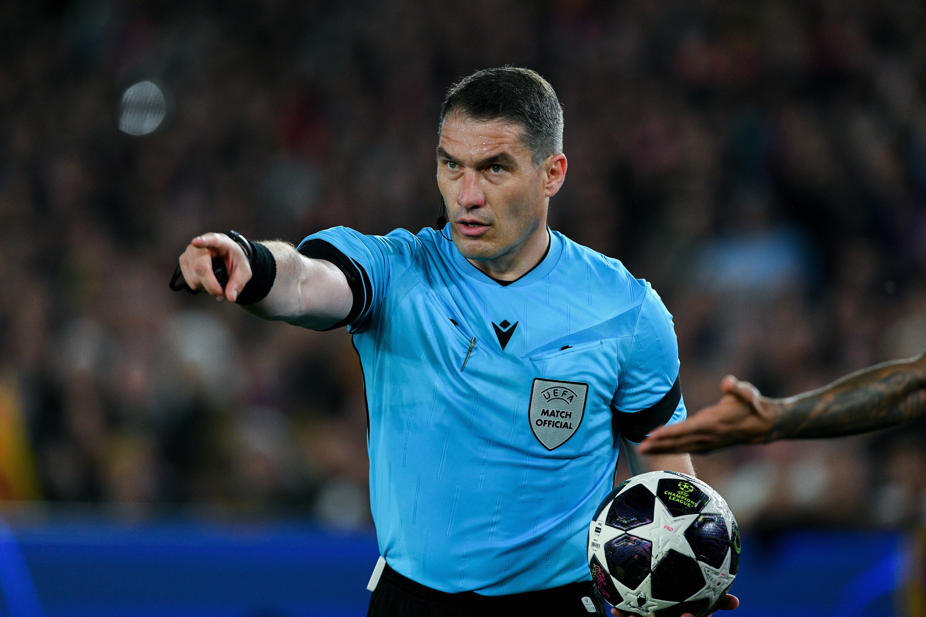 Imagine Stire Final de sezon pentru Istvan Kovacs? Anunțul făcut în Spania, după controversa din meciul Barcelona - Atl. Madrid | 2review.ro