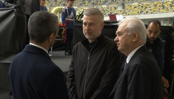 Emoționant! Răzvan Lucescu i-a prins de mâini pe Edi și Anghel Iordănescu și le-a spus 6 cuvinte la funeraliile lui Mircea Lucescu