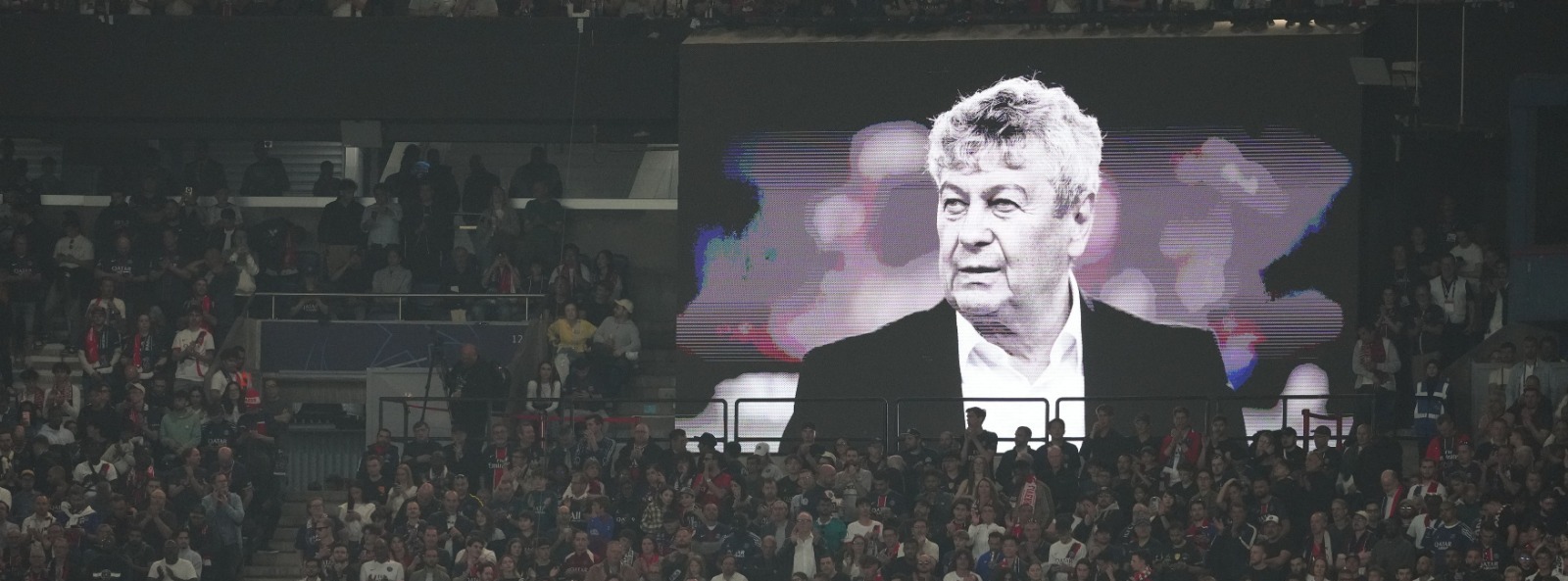 Imagine Stire Cum l-a numit Barcelona pe Mircea Lucescu, după momentul de reculegere de la meciul cu Atletico | 2review.ro