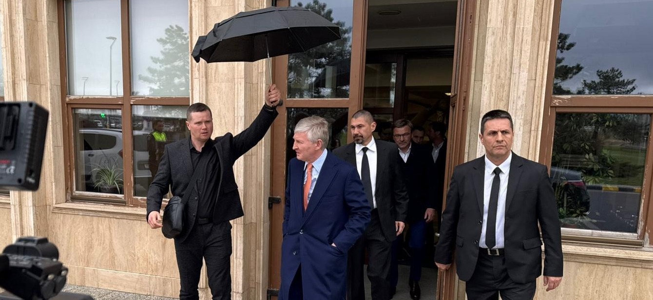 Imagine Stire Rinat Akhmetov a dezvăluit ce i-a spus lui Răzvan Lucescu, chiar la priveghiul lui Mircea Lucescu | 2review.ro