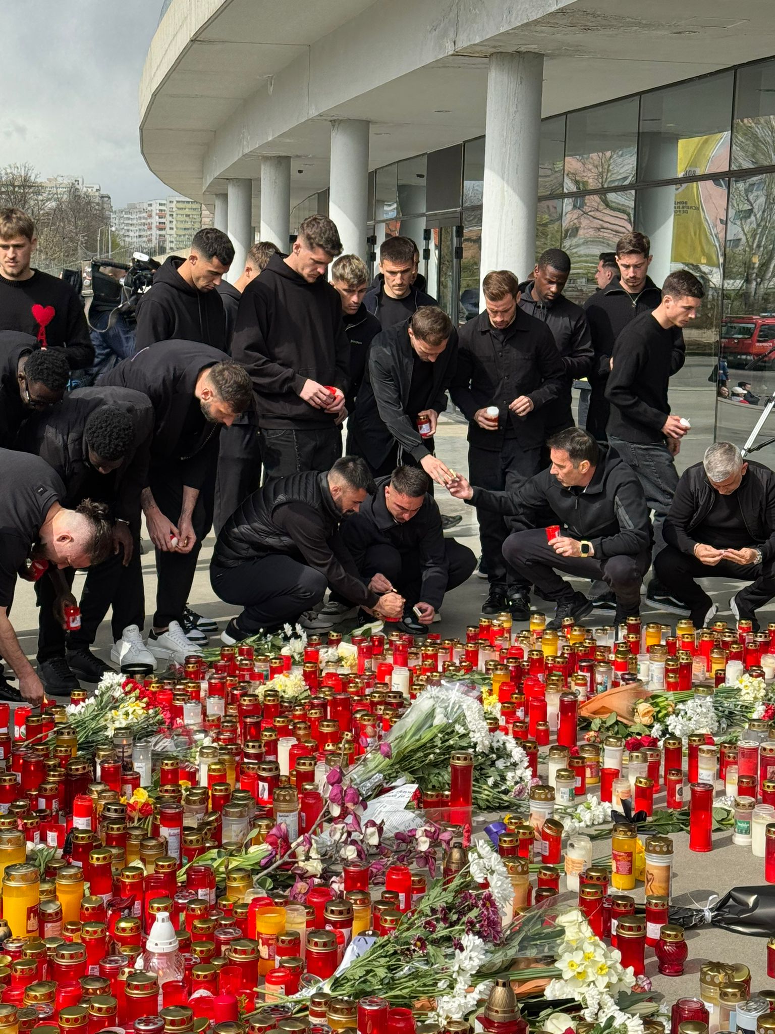 Imagine Stire Au uitat de rivalitate pentru Mircea Lucescu! FCSB și Dinamo au dat nas în nas la Arena Națională | 2review.ro