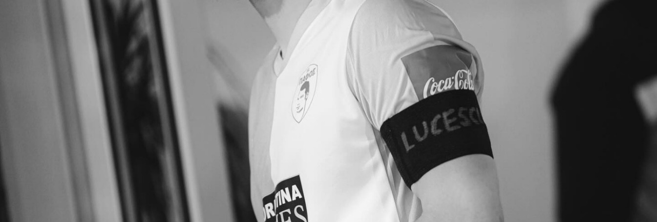 Imagine Stire Ce gest! Un internațional român a fost căpitan și a purtat o banderolă cu numele lui Mircea Lucescu | 2review.ro