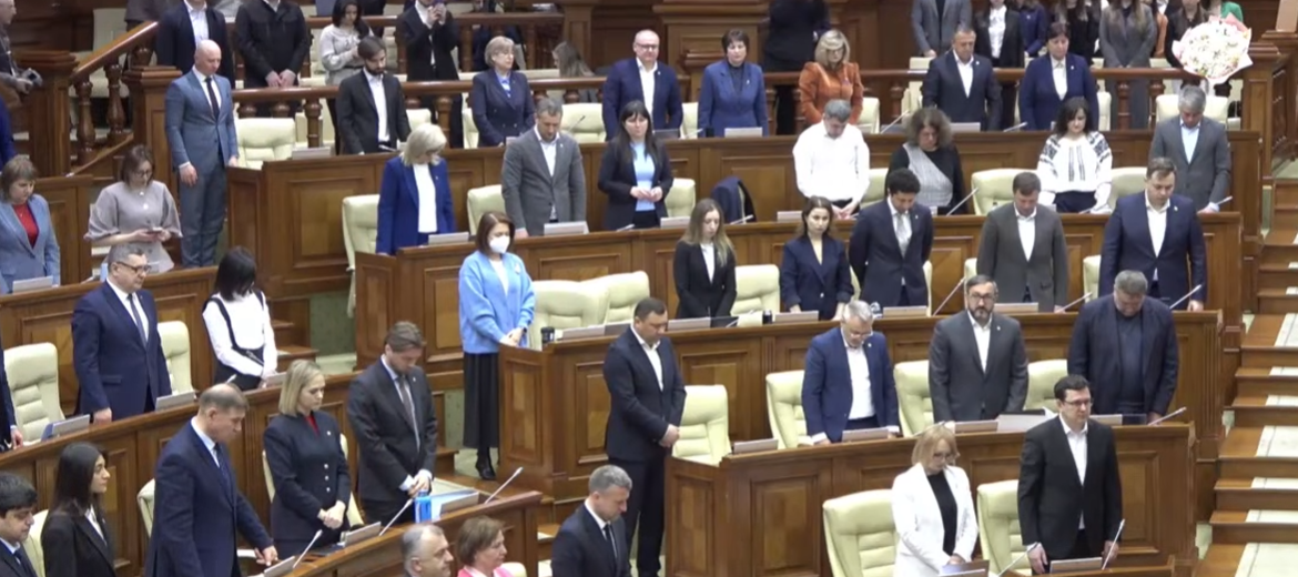 Imagine Stire Neașteptat! Ce s-a întâmplat în Parlamentul Republicii Moldova, după moartea lui Mircea Lucescu | 2review.ro