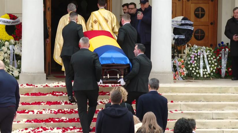 Imagine Stire Înmormântarea lui Mircea Lucescu | A început slujba, la Biserica Sfântul Elefterie. A sosit și Gigi Becali | 2review.ro