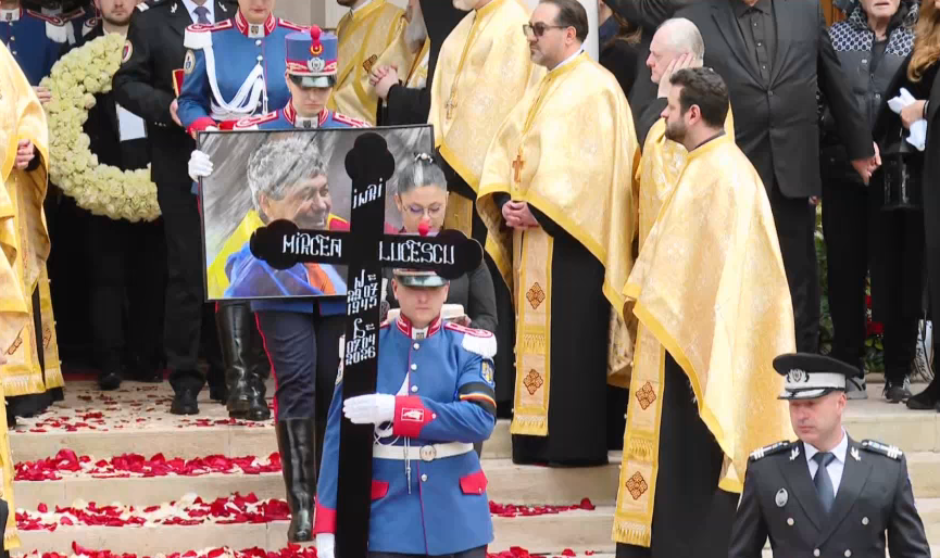 Imagine Stire 3 persoane au ținut discursuri în biserică, la slujba de înmormântare a lui Mircea Lucescu | 2review.ro