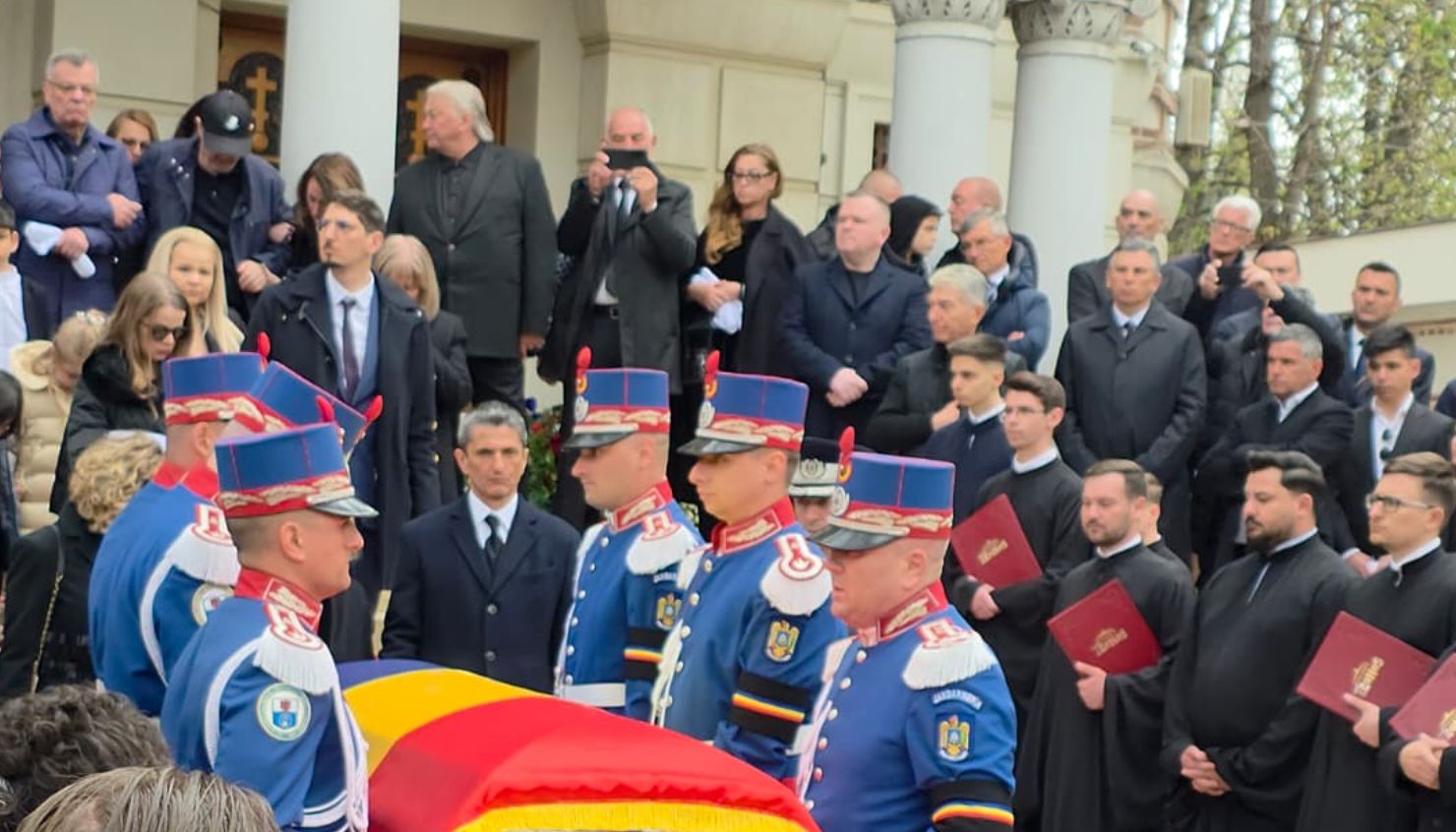 Imagine Stire Înmormântarea lui Mircea Lucescu | Legendarul antrenor, condus pe ultimul drum | 2review.ro