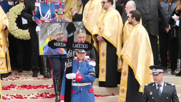 3 persoane au ținut discursuri în biserică, la slujba de înmormântare a lui Mircea Lucescu