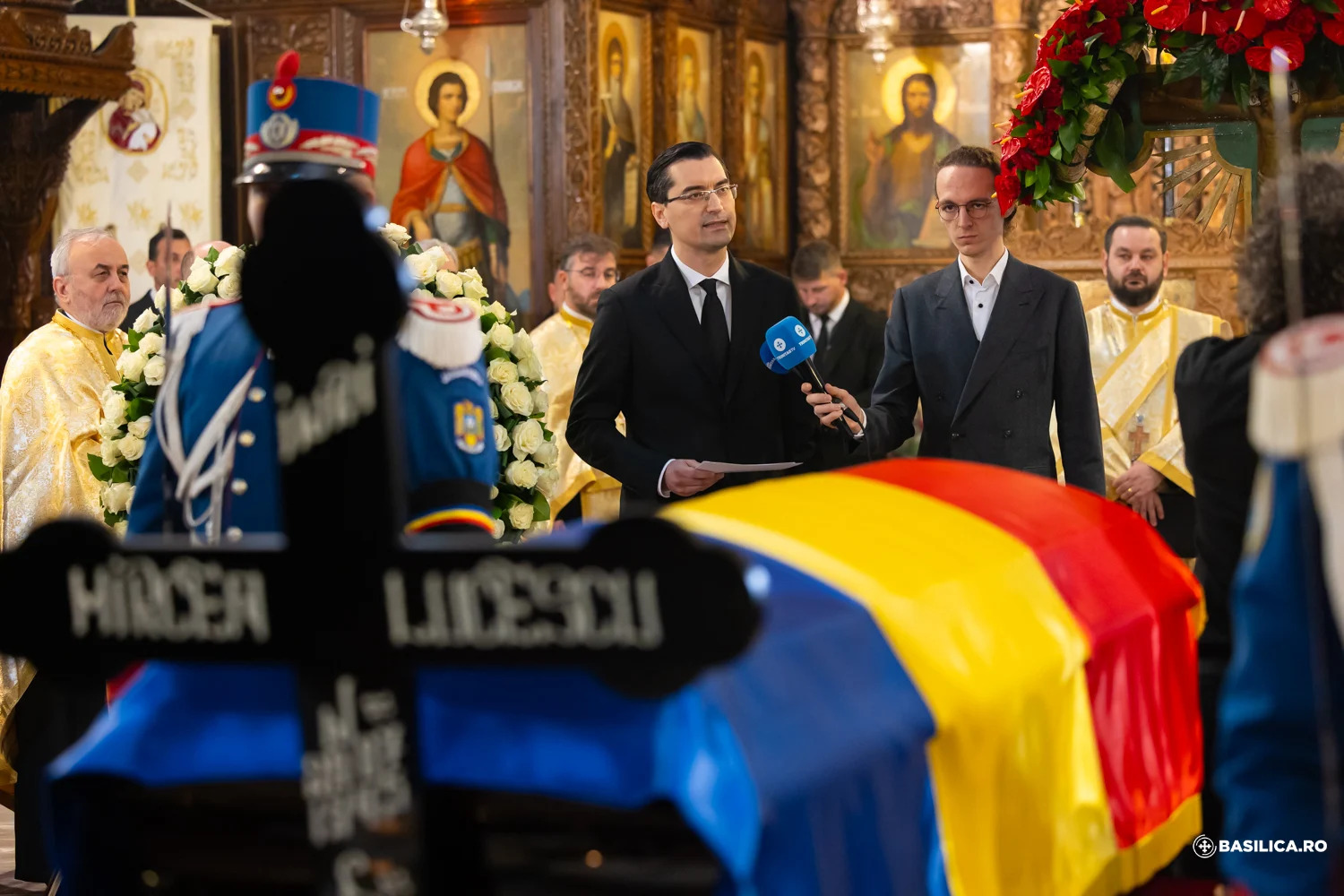 Imagine Stire Ce a spus Răzvan Burleanu despre Mircea Lucescu, la finalul slujbei de înmormântare | 2review.ro