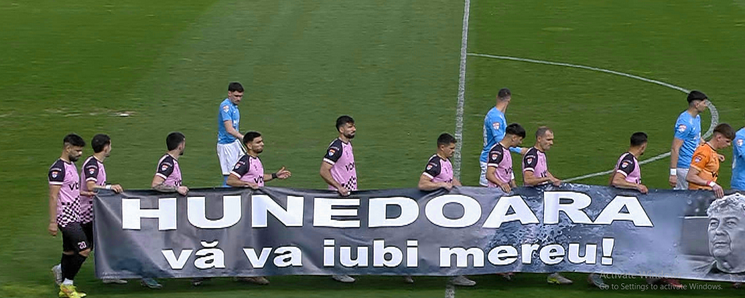 Imagine Stire Voluntari - Corvinul 0-0, DGS 1. Primul meci după înmormântarea lui Mircea Lucescu. ”Hunedoara vă va iubi mereu!” | 2review.ro