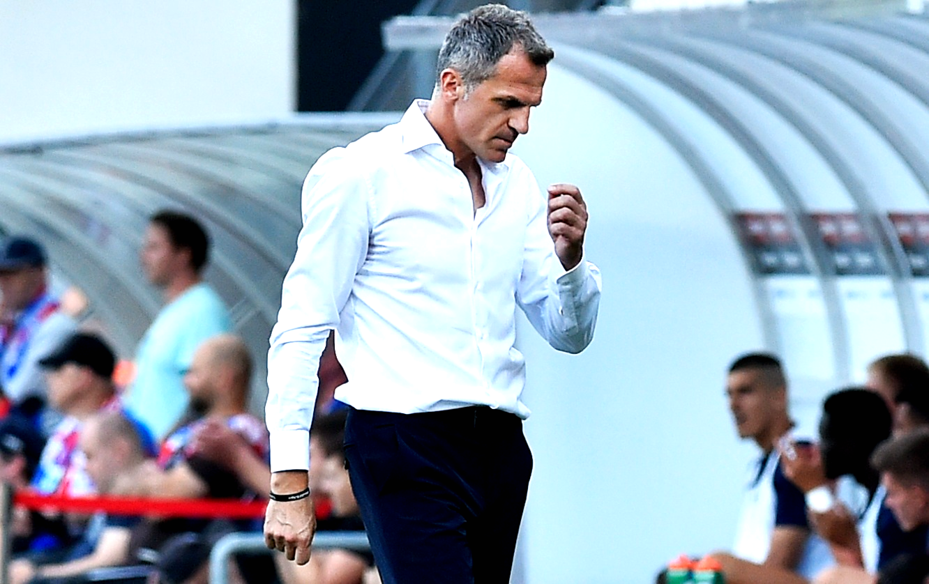 Imagine Stire Fără milă! Ce a făcut Stjepan Tomas la pauza meciului FCSB - Oțelul 4-0 | 2review.ro