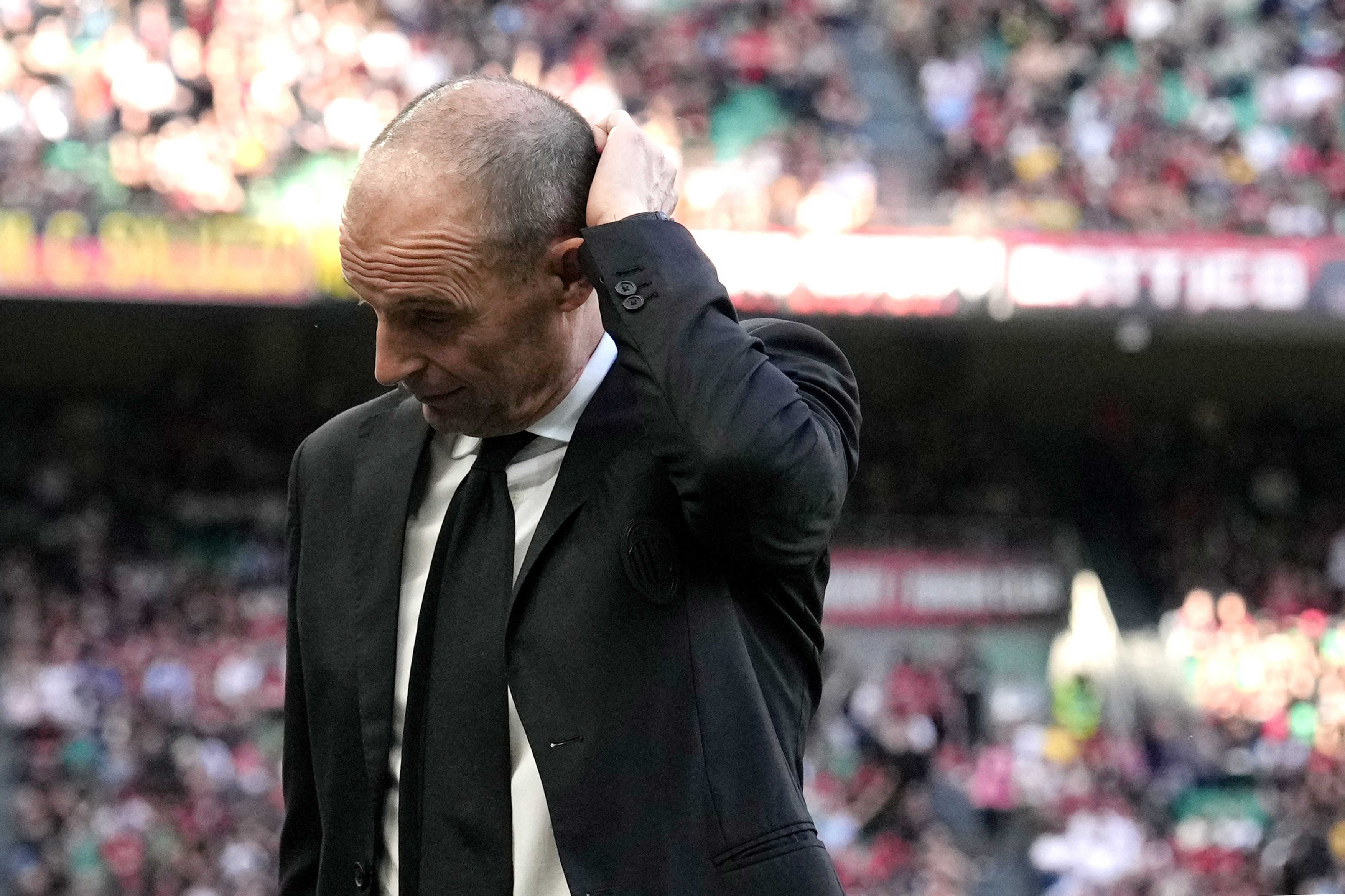 Imagine Stire Reacția lui Allegri, după ce AC Milan a fost umilită de Udinese! Fanii i-au huiduit la scenă deschisă pe San Siro | 2review.ro