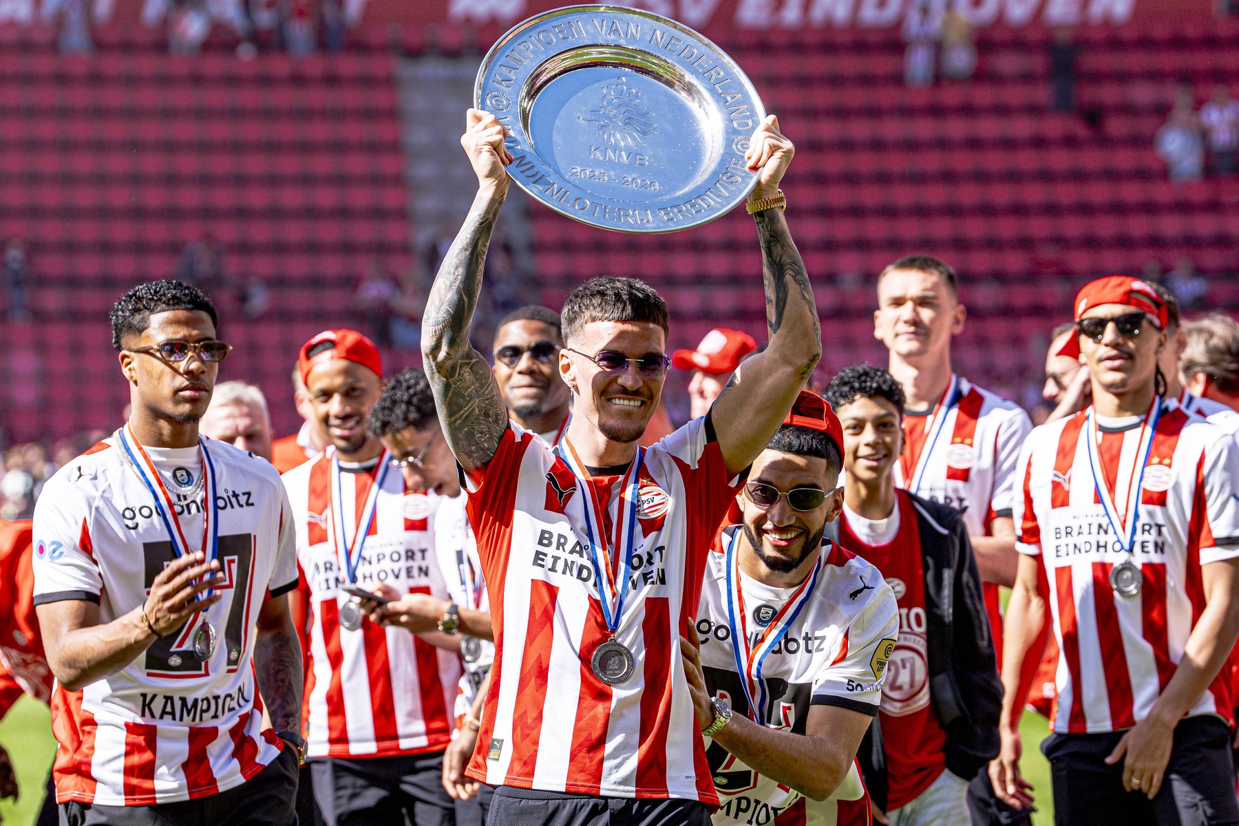 Imagine Stire ”Are motive să se teamă”. Olandezii îl avertizează pe Dennis Man, după titlul cucerit cu PSV | 2review.ro