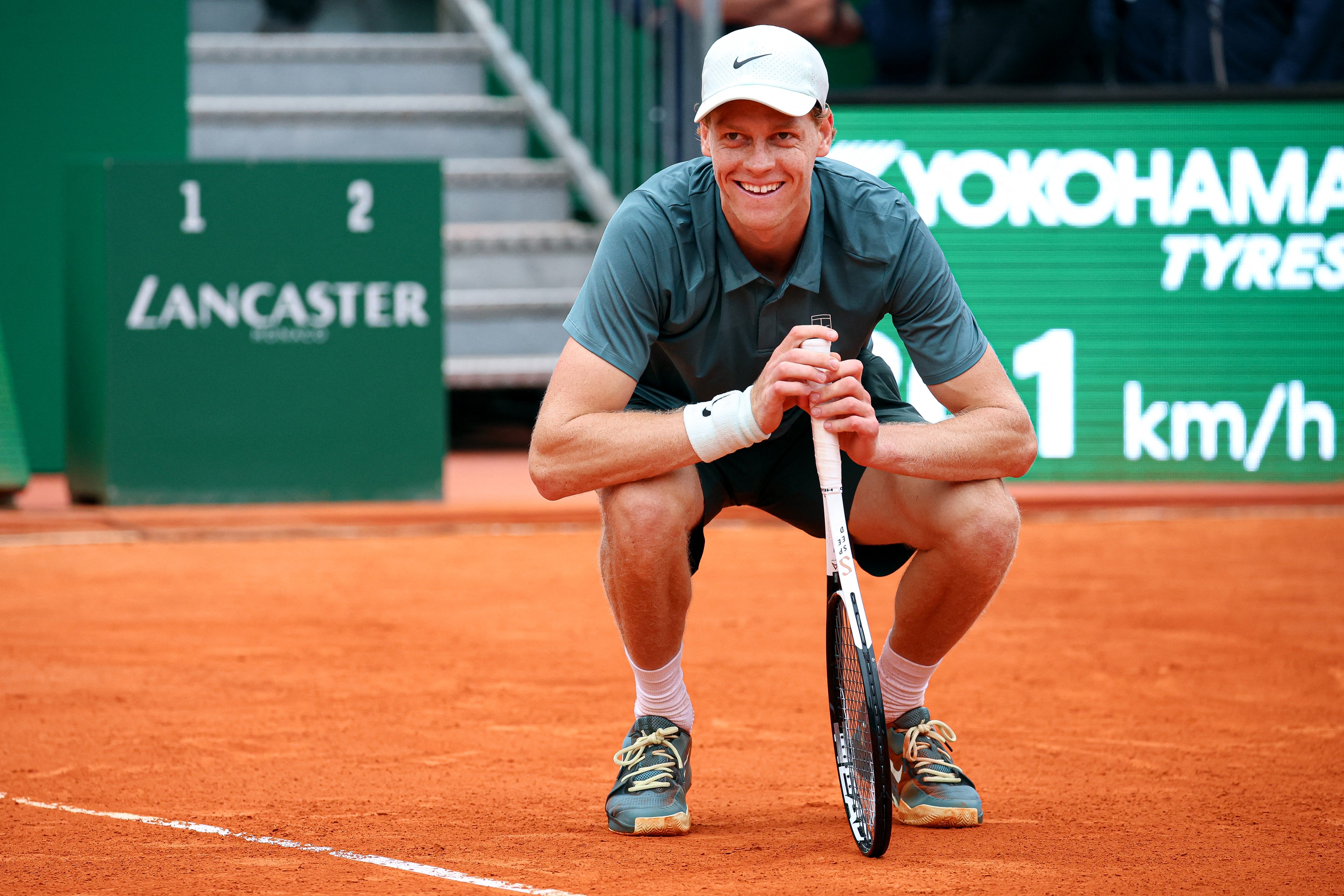 Imagine Stire Reacția lui Jannik Sinner, după ce a devenit lider mondial. Italianul l-a învins pe Carlos Alcaraz la Monte Carlo | 2review.ro