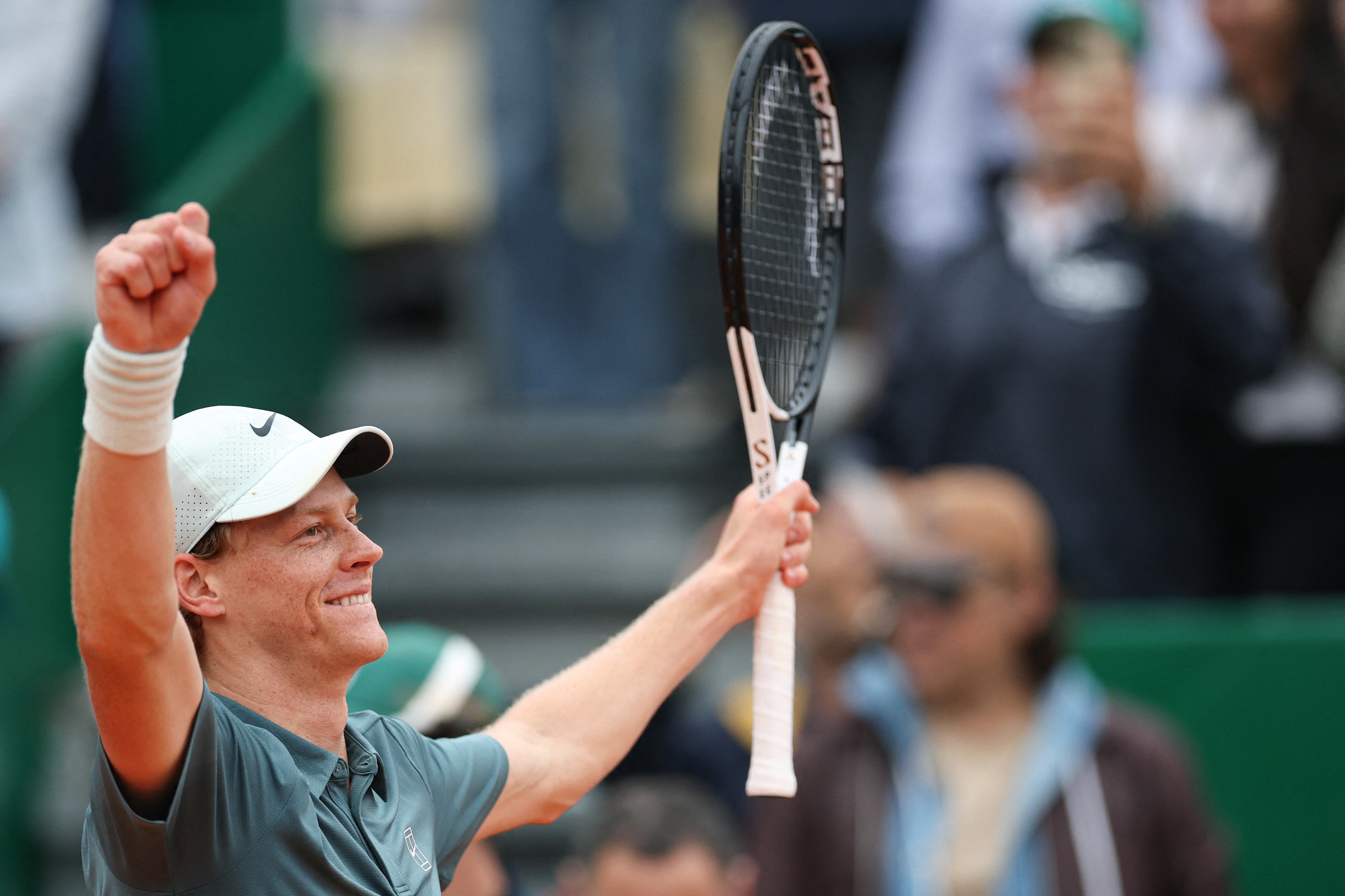 Imagine Stire Carlos Alcaraz - Jannik Sinner (5)6-7, 3-6, în finala turneului ATP de la Monte Carlo! Italianul e numărul 1 mondial | 2review.ro