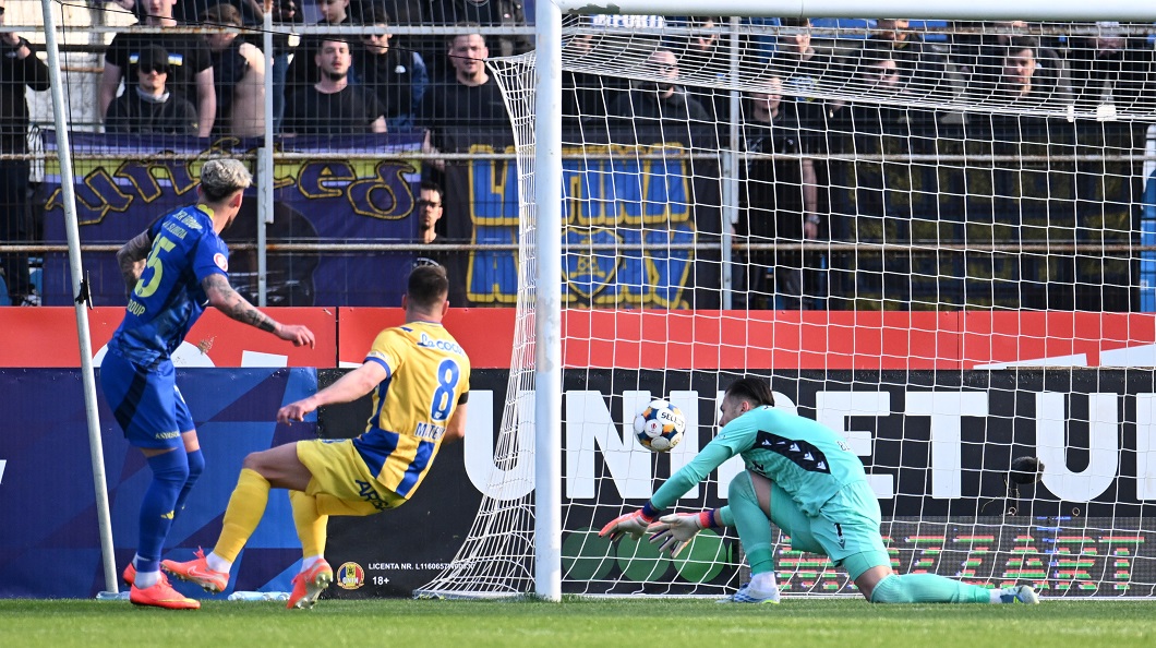 Imagine Stire Unirea Slobozia - Petrolul 1-2! Penalty controversat, anulat în minutul 90+9! Victorie mare pentru ploieșteni | 2review.ro