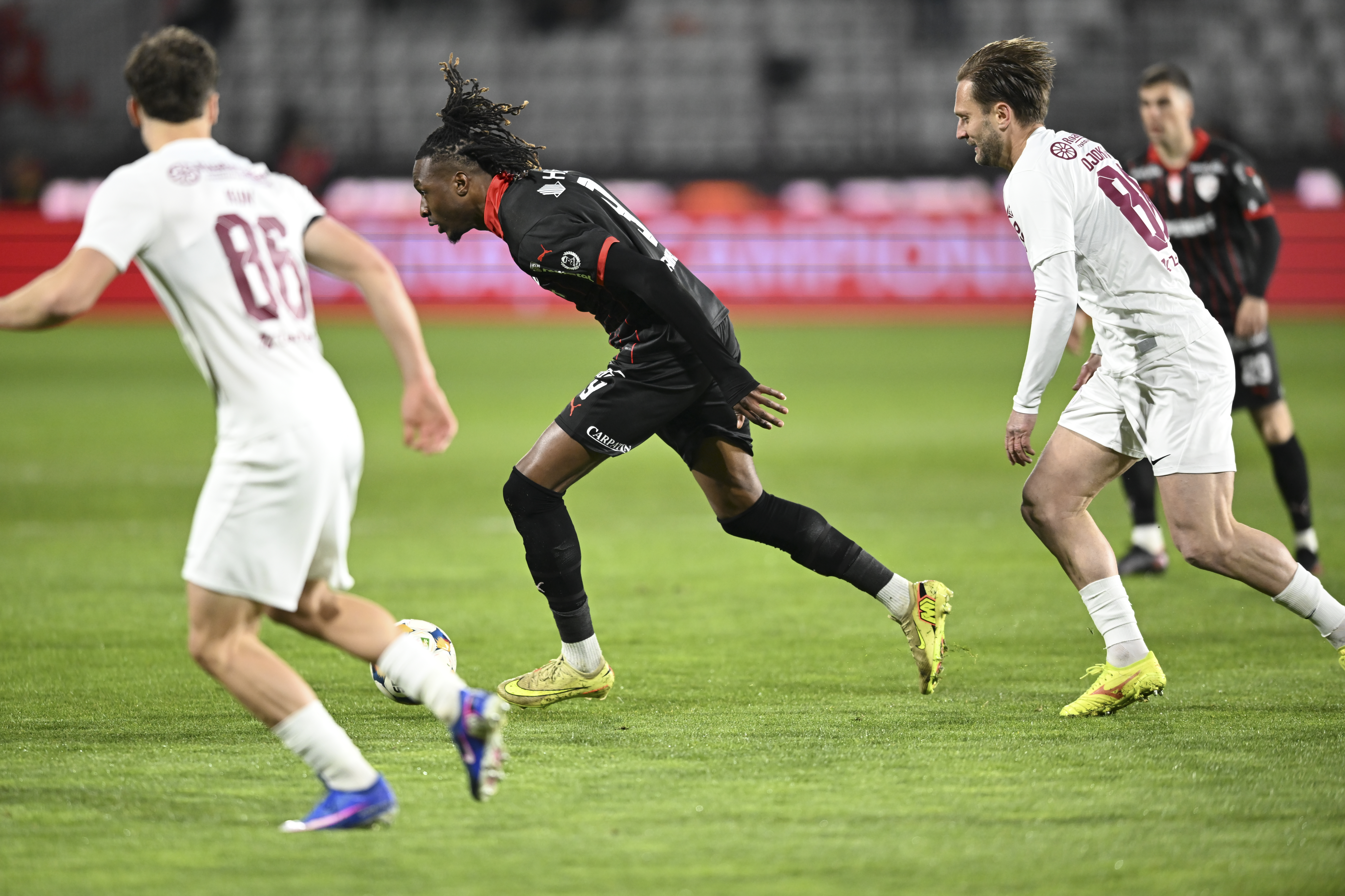 Imagine Stire Dinamo e ultima în play-off și fără victorie, dar Karamoko încă speră la titlu: ”Trebuie să credem” | 2review.ro