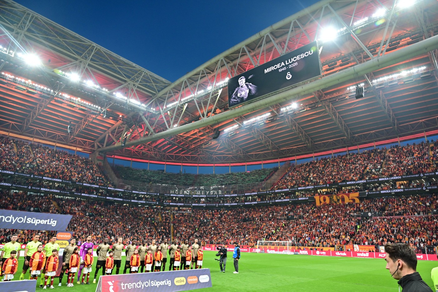 Galatasaray, omagiu pentru Mircea Lucescu! Momente emoționante la Istanbul
