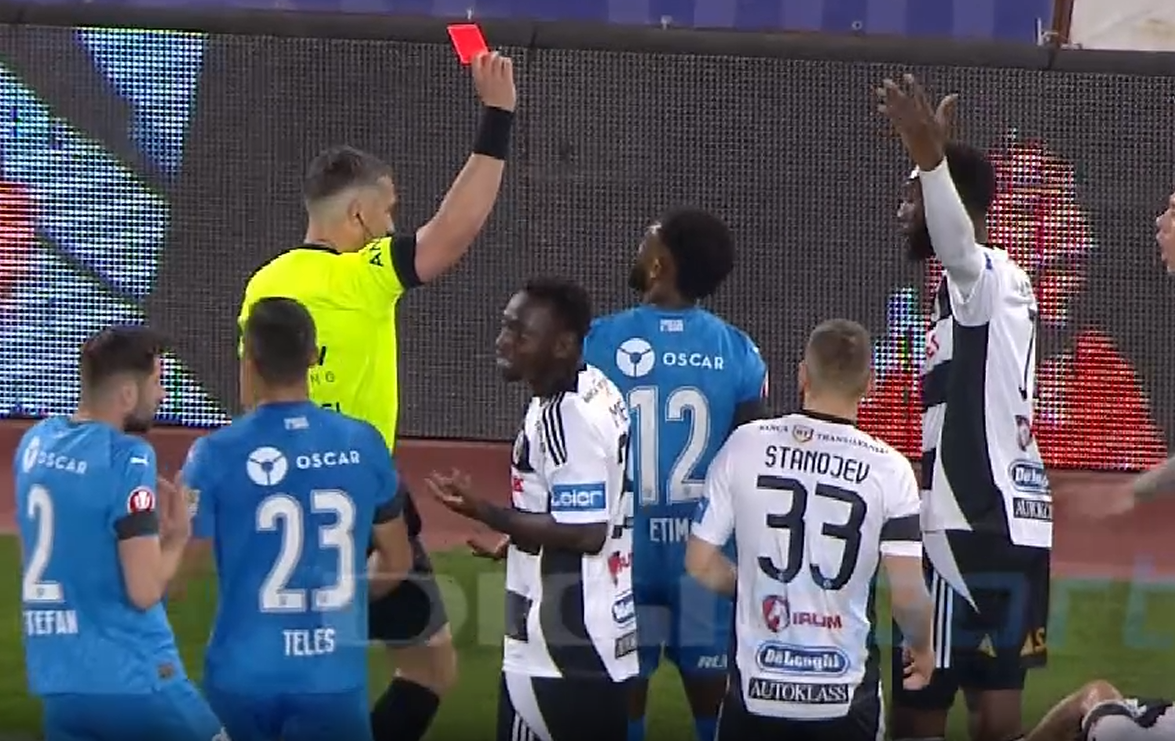 Istvan Kovacs a dat direct roșu, la U Cluj - Universitatea Craiova! Dezastru în doar cinci minute