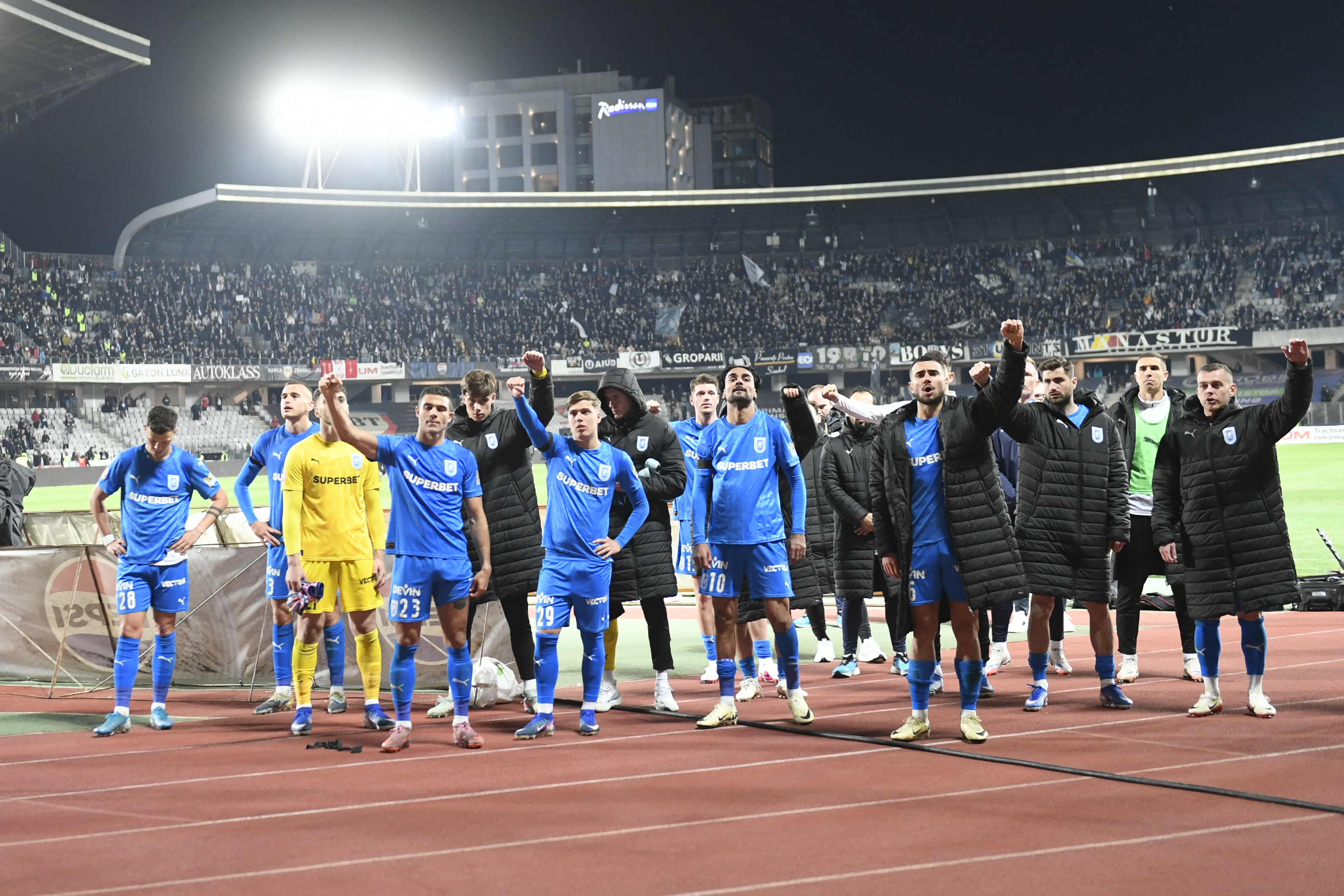 Imagine Stire ”E scandalos”. Reacție categorică, după ce Universitatea Craiova și-a aflat pedeapsa pentru mesajele rasiste din meciul cu Rapid | 2review.ro