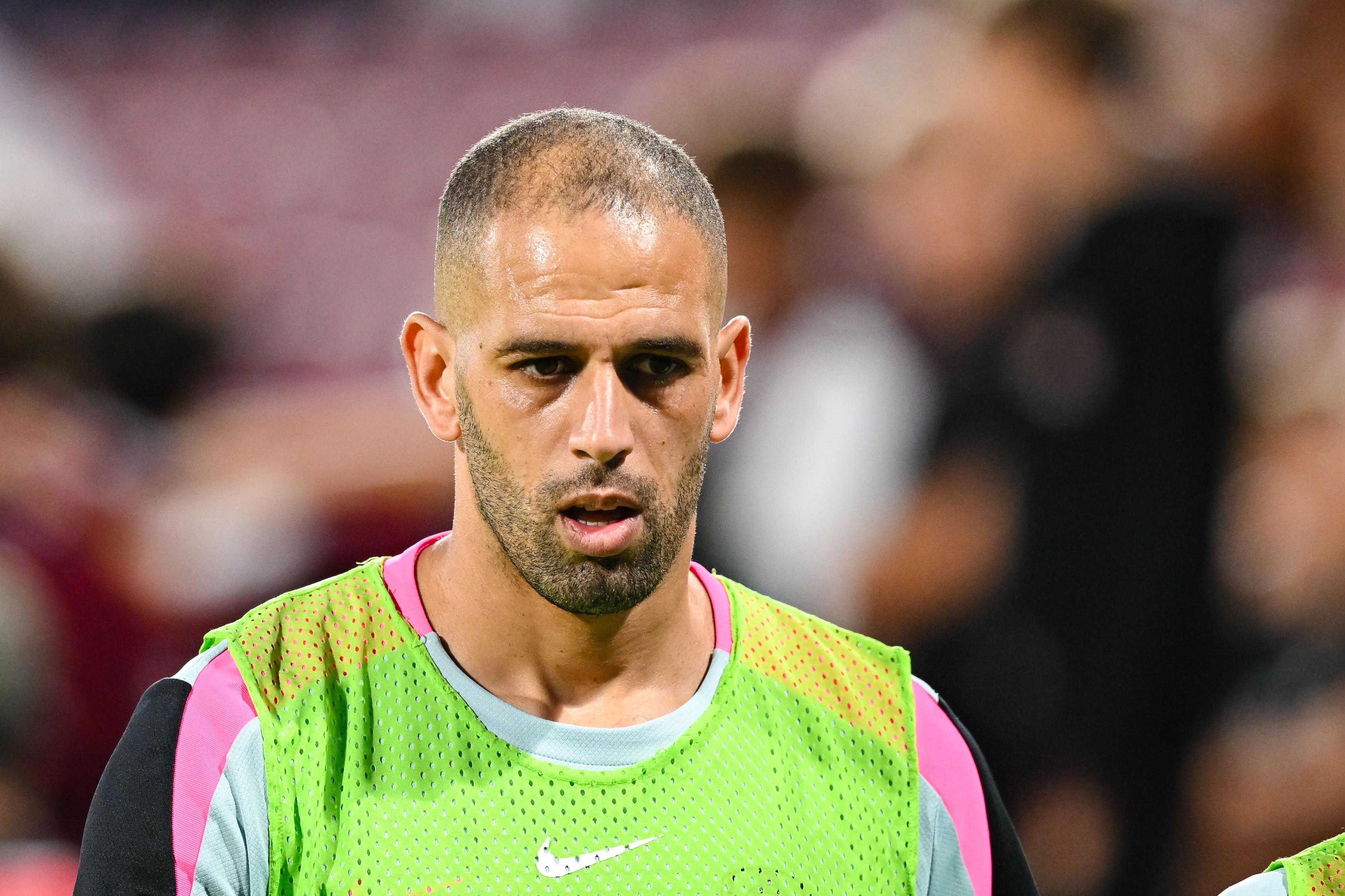 Imagine Stire Islam Slimani a fost dat afară de CFR Cluj și africanii acuză: ”Niciun salariu!” | 2review.ro