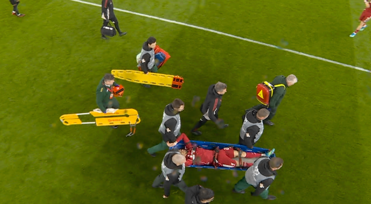 Imagine Stire Scos cu targa de pe teren în Liverpool - PSG! Spaniolii sunt siguri: ADIO, Cupă Mondială | 2review.ro