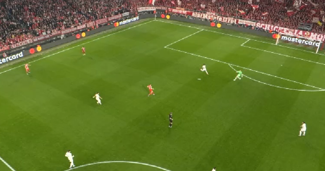 Imagine Stire Gafă uriașă a lui Manuel Neuer în secunda 34 a meciului Bayern Munchen - Real Madrid! GOL ”genial” al lui Arda Guler | 2review.ro