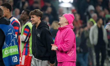 Munich, Germany. 15th Apr, 2026. GER, Bavaria, Munich, Fussball, FC Bayern Munich - Real Madrid CF, at the Allianz Arena, Munich, Champions League, Quarter finals, second leg, April 15, 2026, from left: Tom Bischof (FC Bayern Muenchen, 20), Lennart Karl (