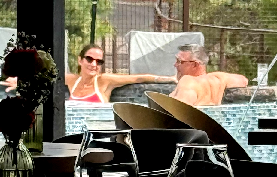 Scandal uriaș: o jurnalistă și un antrenor celebru, filmați pe ascuns la piscină! Ambii sunt căsătoriți