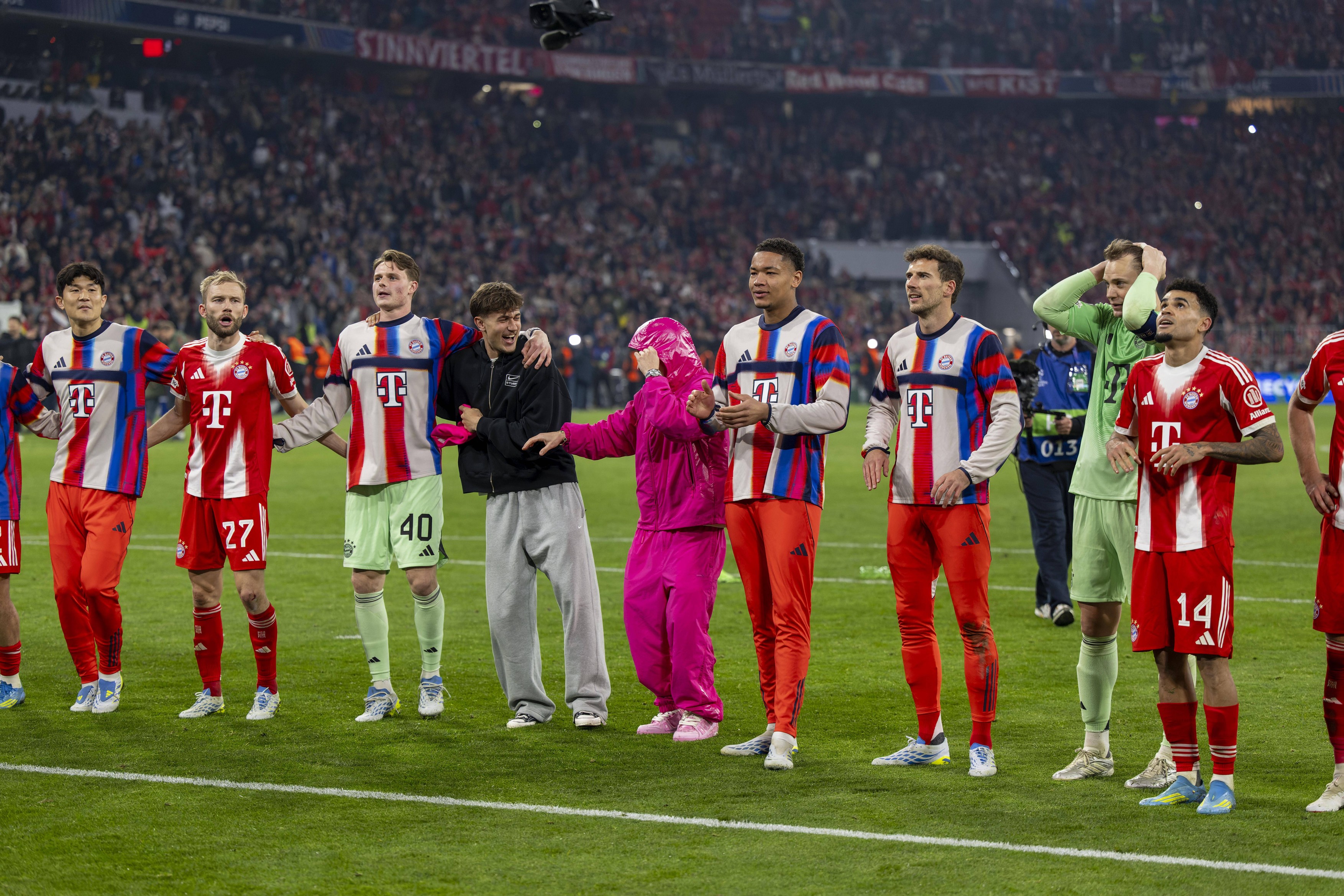 I-a lăsat pe toți ”mască”! Cum a apărut starul lui Bayern Munchen, imediat după victoria cu Real Madrid