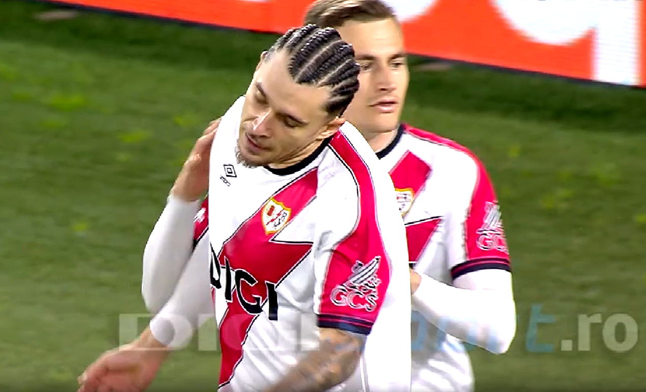 Neverosimil: Andrei Rațiu, fază cum rar se vede în AEK - Rayo, duelul românilor din UEFA Conference League!