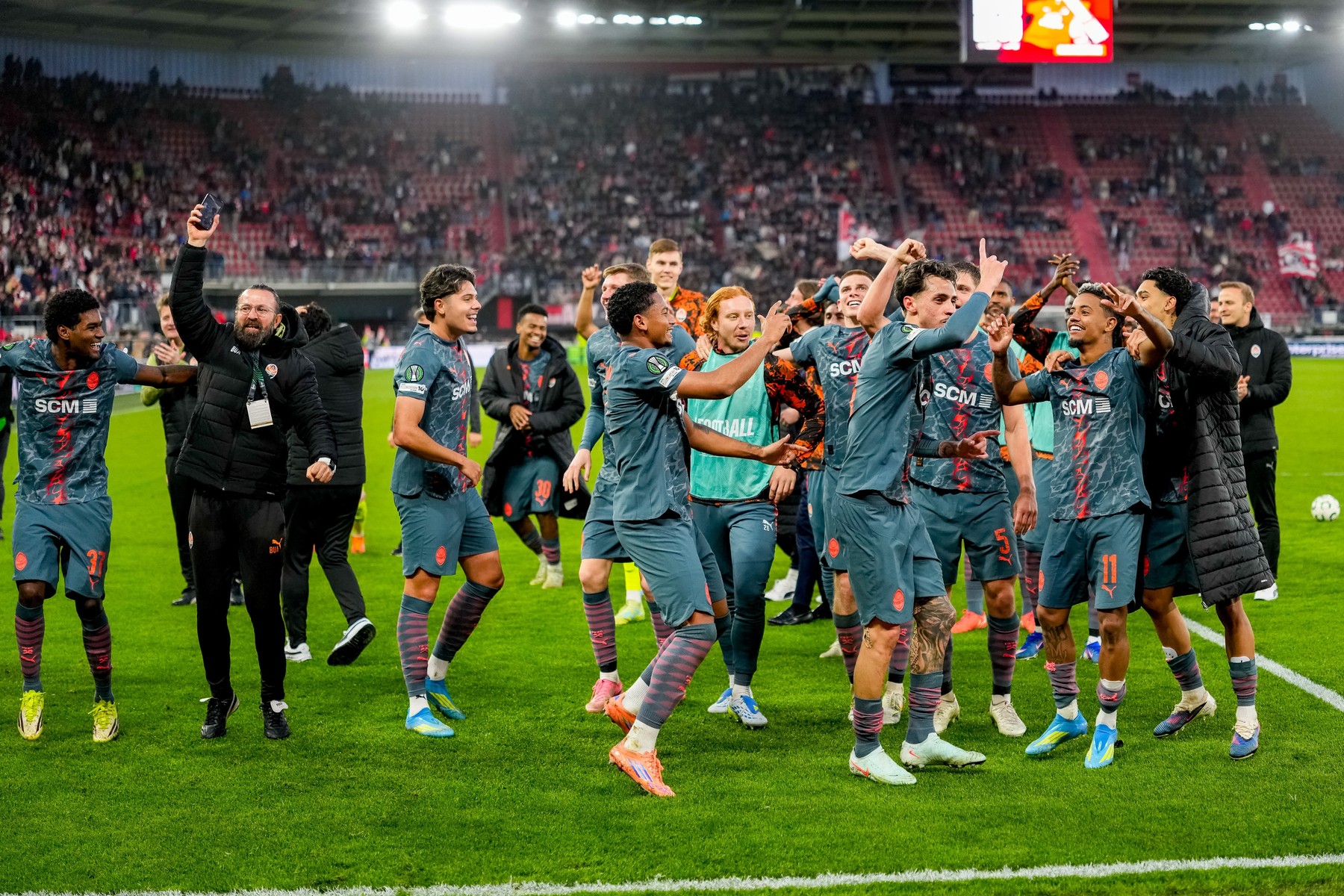 Alkmaar - Șahtior 2-2. Echipa lui Arda Turan s-a calificat în semifinalele Conference League după 5-2 la general