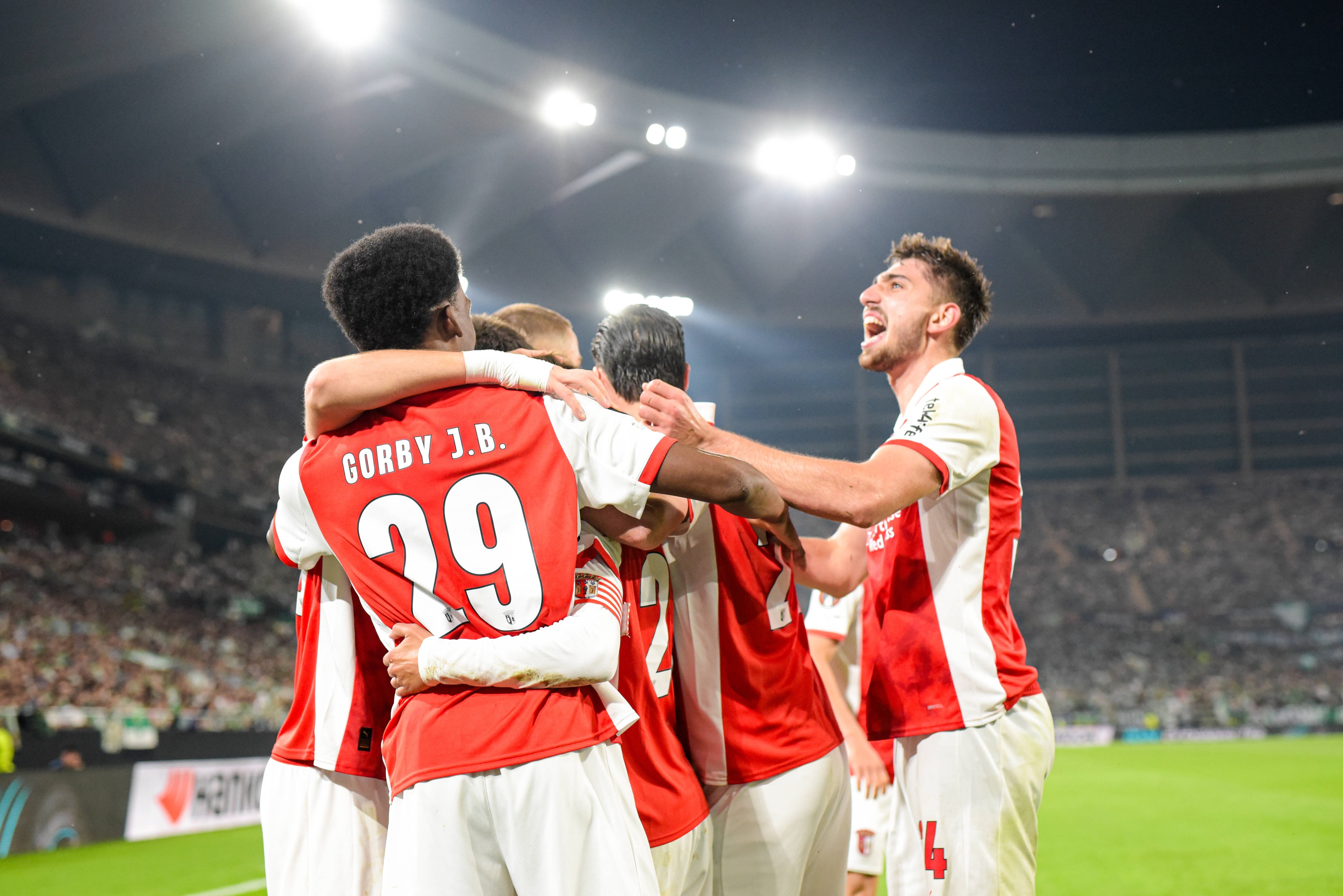 Imagine Stire Nebunie în Europa League: repriză istorică și remontada de poveste! Echipa de 248.000.000 €, eliminată | 2review.ro