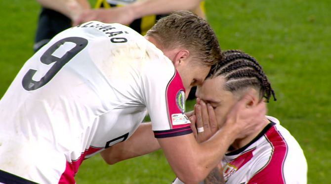 Andrei Rațiu, în genunchi după ce Rayo s-a calificat în semifinalele Conference League! Spaniolii au reacționat: ”Slab”