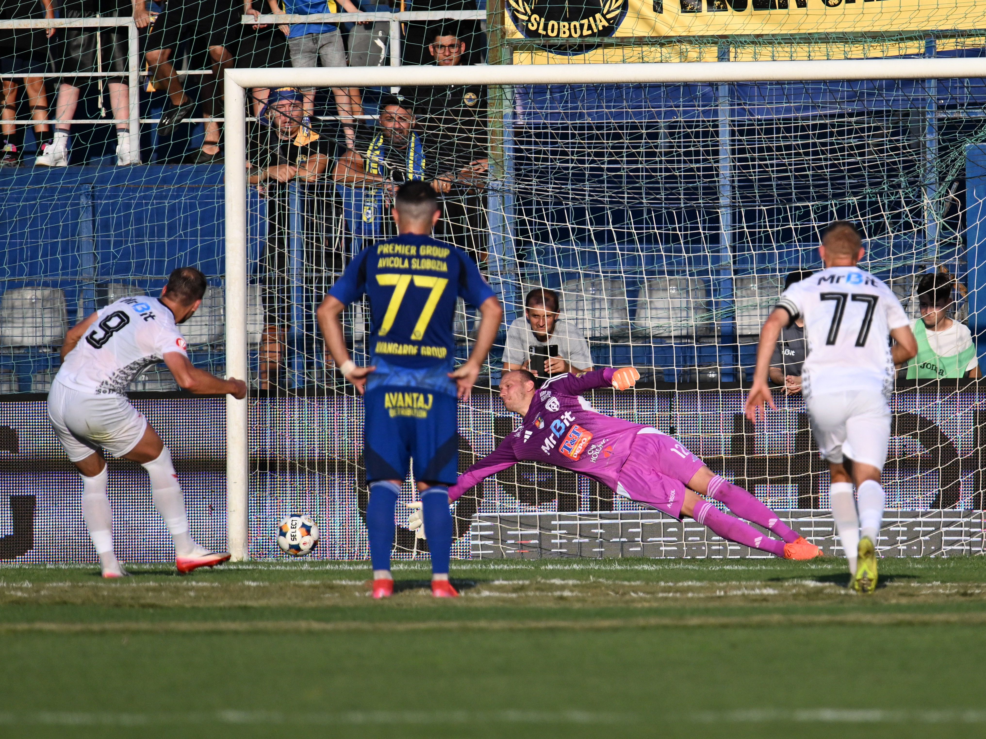 Imagine Stire Csikszereda - Unirea Slobozia, Live Video, 14:30, DGS 1. Luptă strânsă în zona retrogradării din SuperLigii | 2review.ro