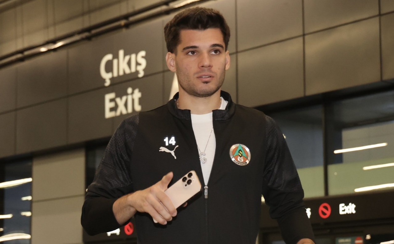 Imagine Stire Alanyaspor s-a hotărât în cazul lui Ianis Hagi, după ce în ultimul meci nu a fost în lot | 2review.ro