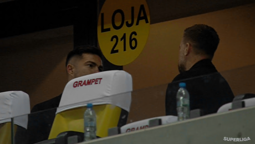 Imagine Stire Mihai Pintilii, surprins la Dinamo - ”U” Cluj cu fostul coleg de la FCSB care a decis să se retragă la finalul sezonului | 2review.ro