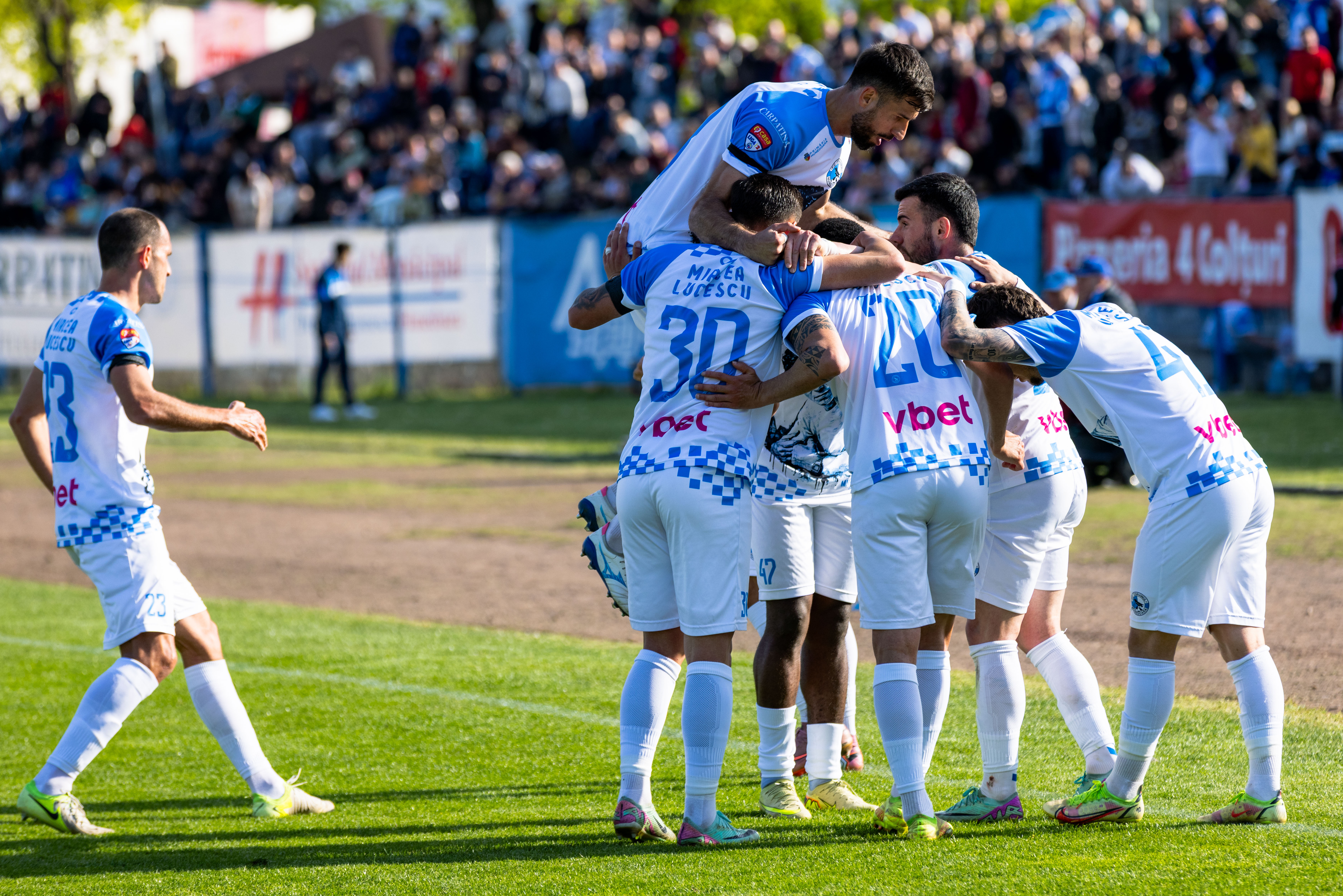 Imagine Stire FC Bihor - Corvinul 1-3. Hunedorenii, tot mai aproape de promovarea în SuperLiga României | 2review.ro