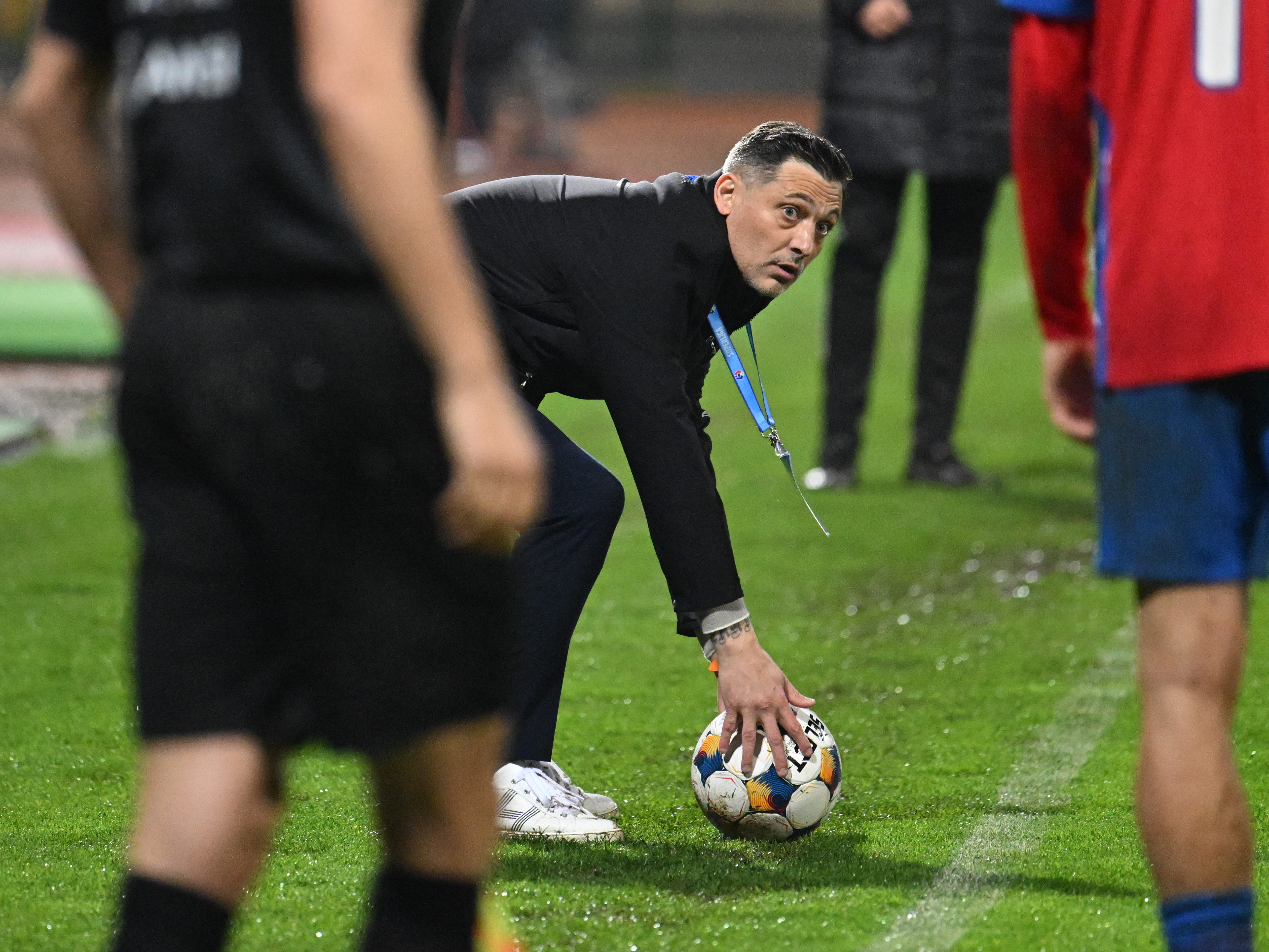 Imagine Stire Au negociat întâi cu alt antrenor român, dar au bătut palma cu Mirel Rădoi! Anunț categoric: ”Începe era Rădoi” | 2review.ro