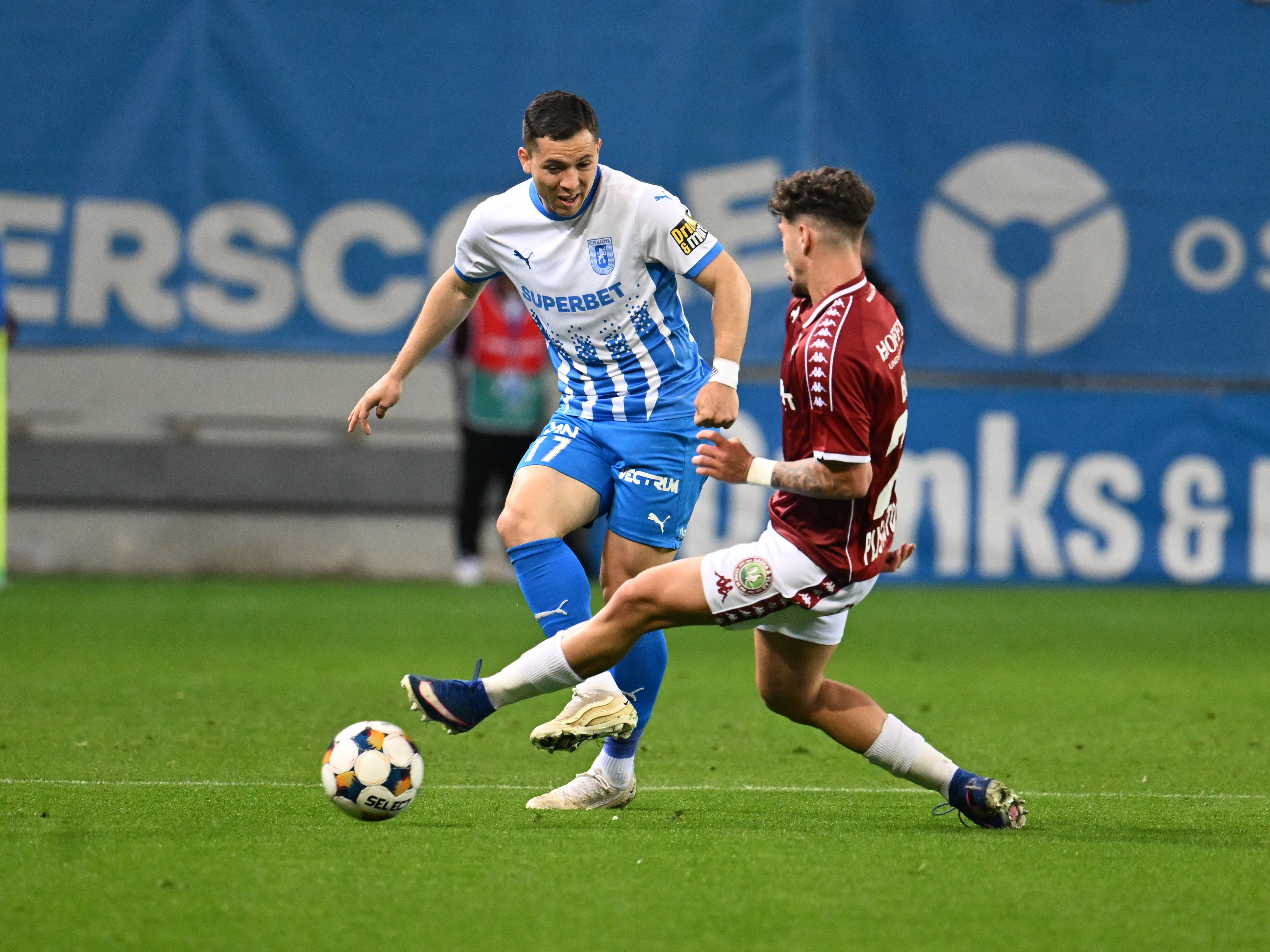 Imagine Stire Universitatea Craiova - Rapid 0-0, ACUM pe DGS 1. Oltenii au șansa să egaleze liderul U Cluj! Duel tare în Bănie | 2review.ro