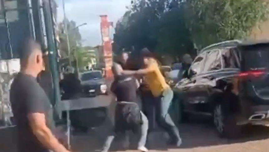 Nu ai mai văzut așa ceva! Un jucător s-a luat la bătaie cu un fan, după Verona - Milan 0-1