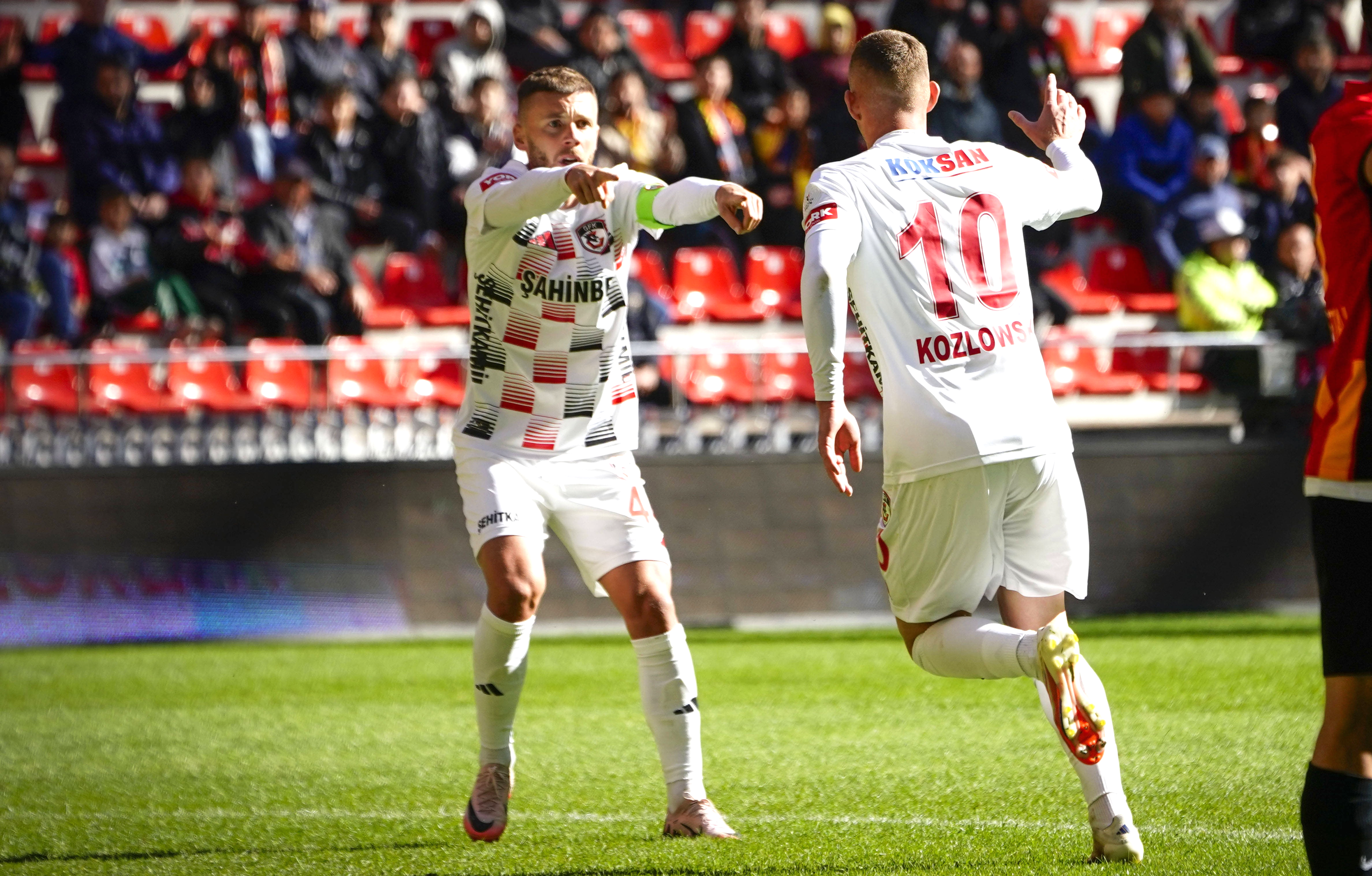 Imagine Stire Show total! Au bătut cu 3-0 îl așteaptă pe Mirel Rădoi, imediat după Farul - FCSB | 2review.ro