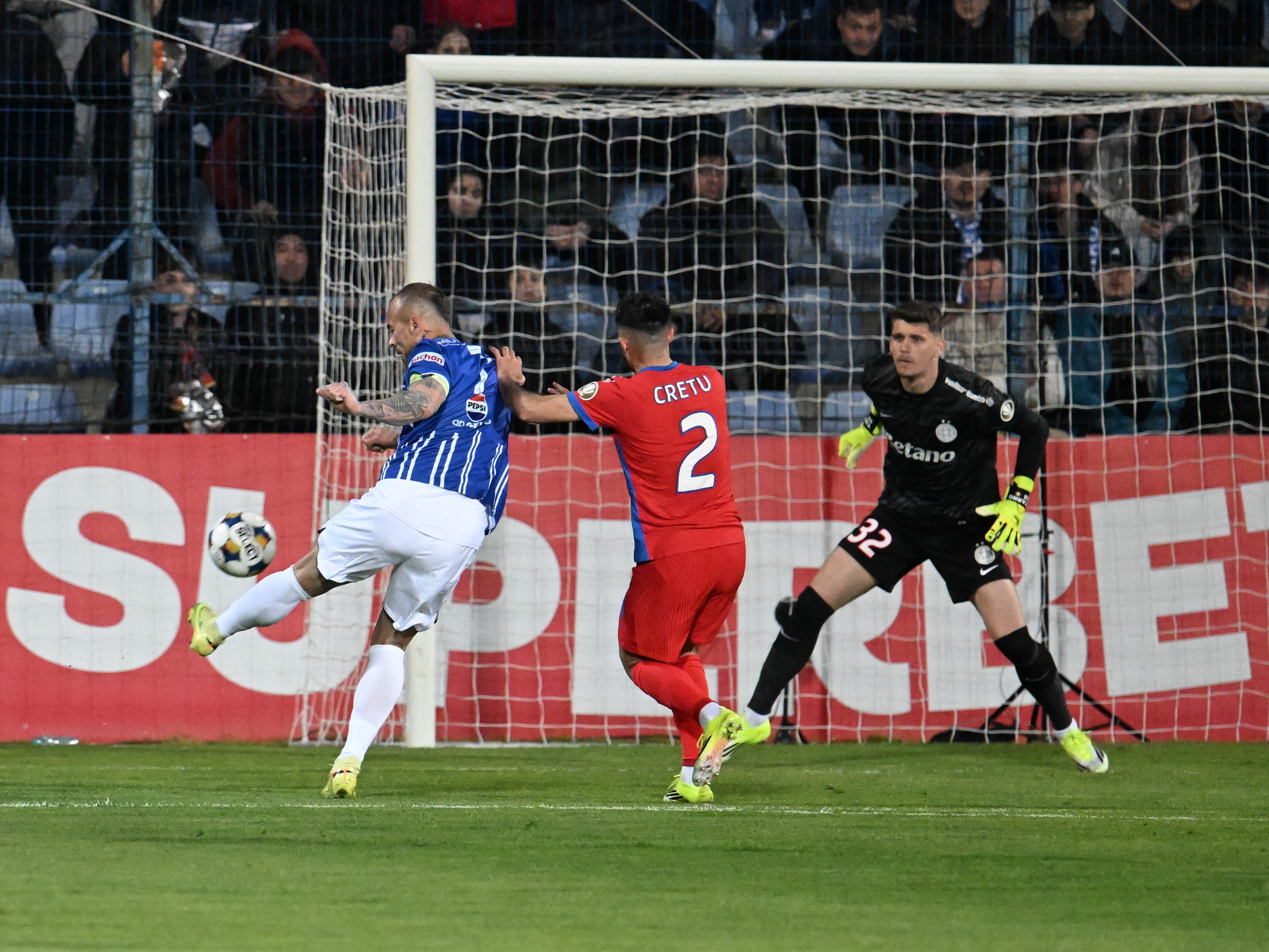 Imagine Stire Farul - FCSB 2-3, ACUM, DGS 1. GOOOL! Alibec a redus din diferență! Târnovanu a gafat din nou | 2review.ro