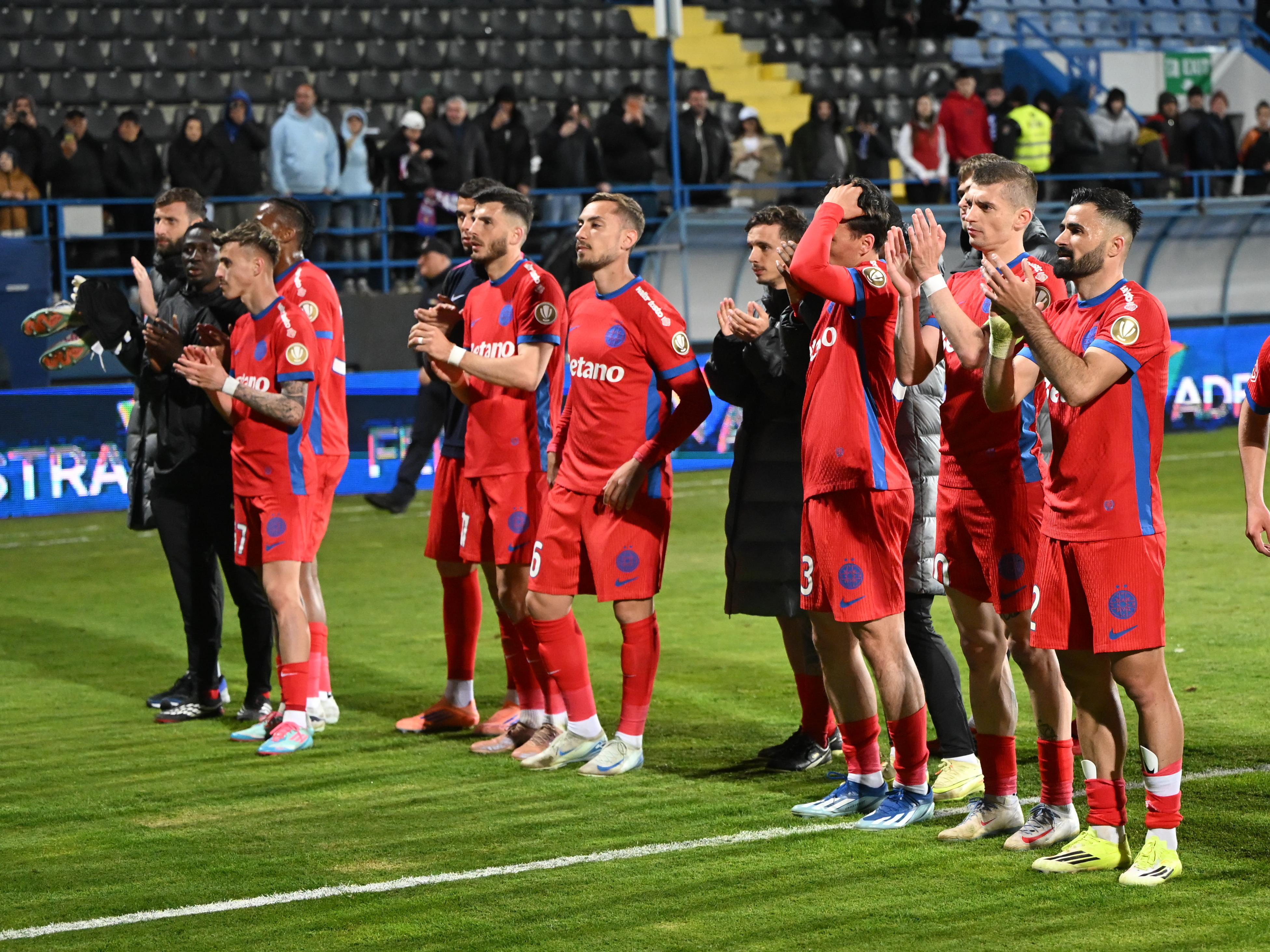 Imagine Stire Pintilii i-a ”arătat cu degetul” pe străini! | 2review.ro