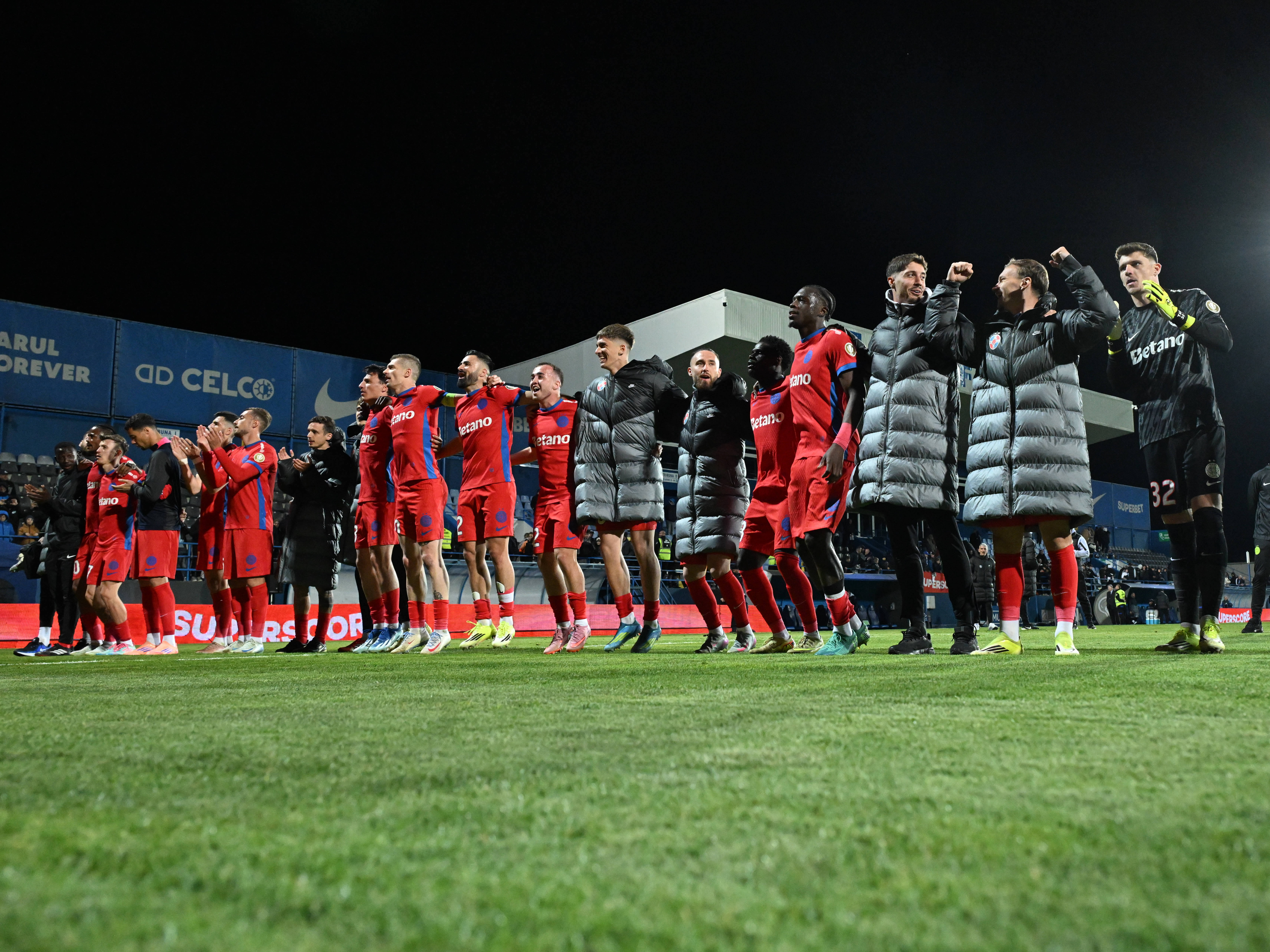 Imagine Stire Gigi Becali l-a sunat pe MM Stoica, după Farul - FCSB: ”Bă, Mihai, fotbalist de clasă mondială” | 2review.ro