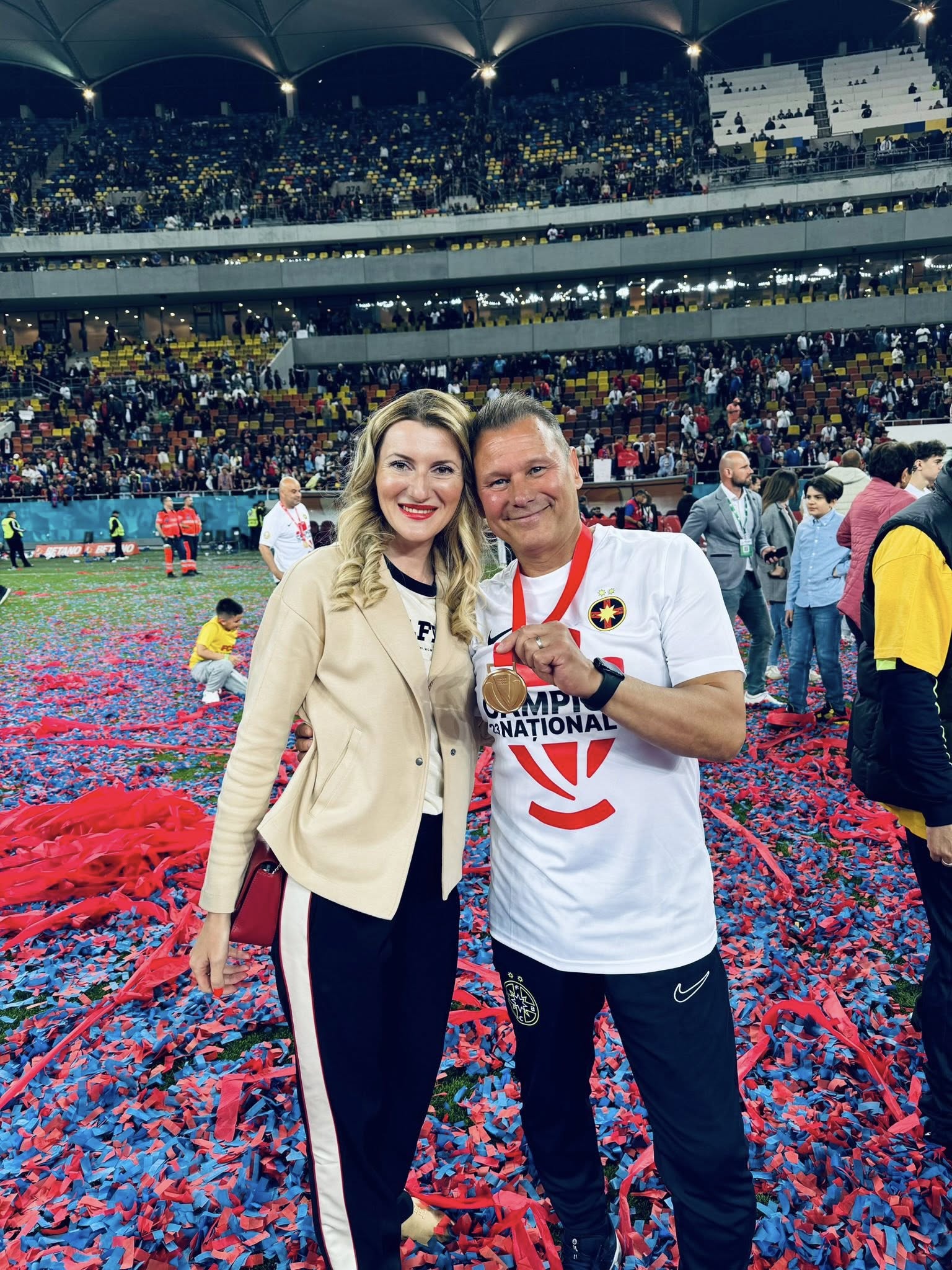 Imagine Stire Soția lui Thomas Neubert nu s-a putut abține. A scris 3 cuvinte, după ce Mirel Rădoi a plecat de la FCSB | 2review.ro