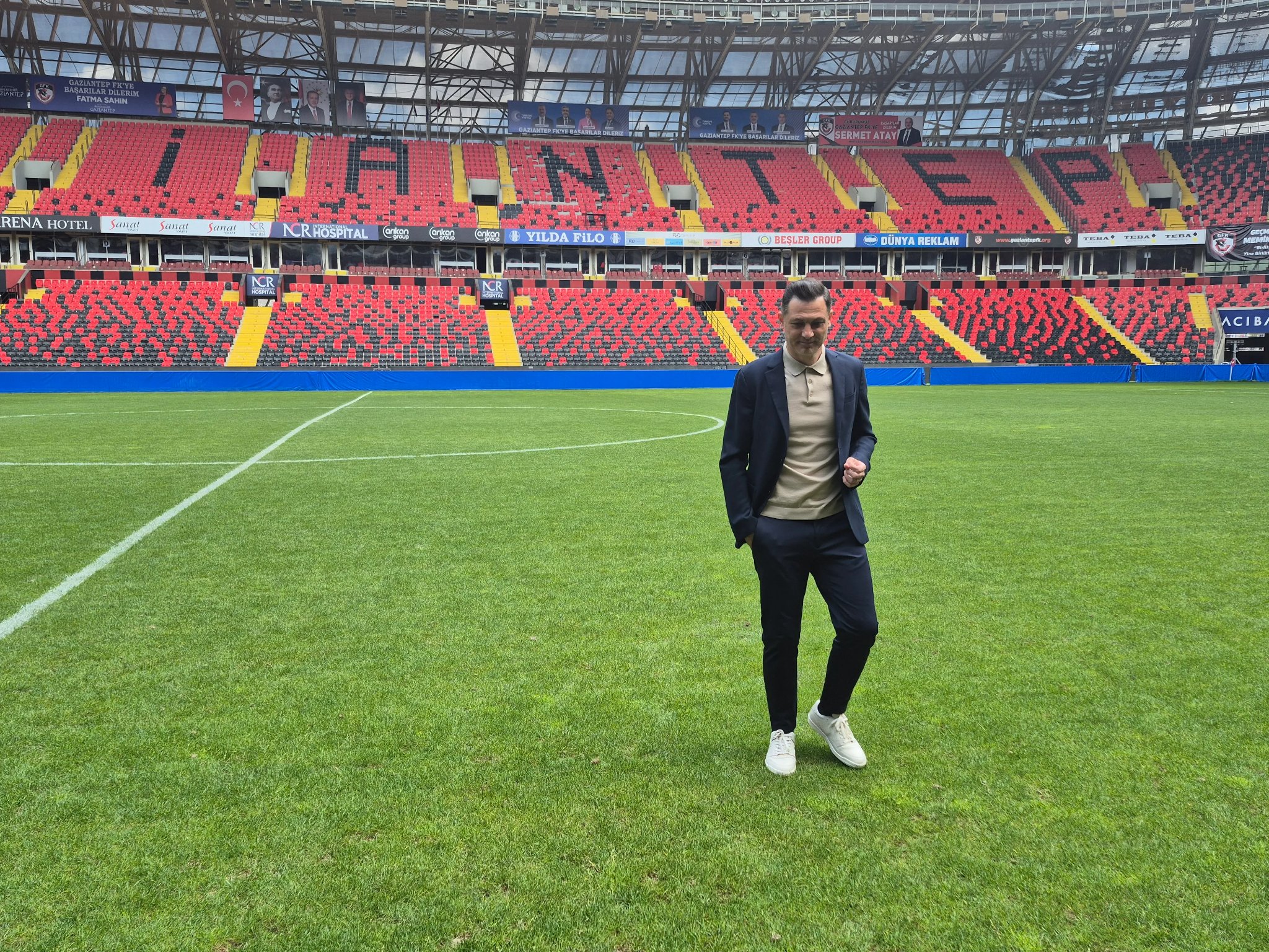 Imagine Stire Mirel Rădoi a ajuns la stadionul lui Gaziantep! Cum arată arena de CINCI stele | 2review.ro
