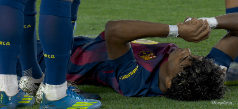 Imagine Stire Lamine Yamal l-a învins din penalty pe Ionuț Radu, apoi s-a prăbușit pe gazon! Alertă la Barcelona | 2review.ro