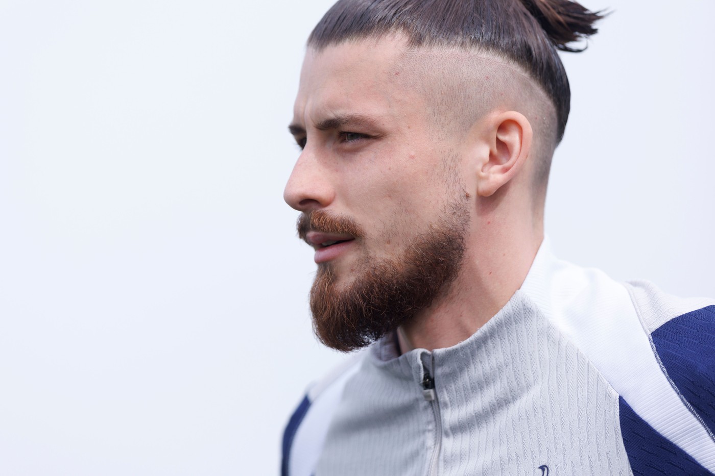 Imagine Stire Radu Drăgușin îi spune ”ADIO” lui Tottenham: 25.000.000 €! ”Gigantul” care vrea să-l transfere pe român | 2review.ro