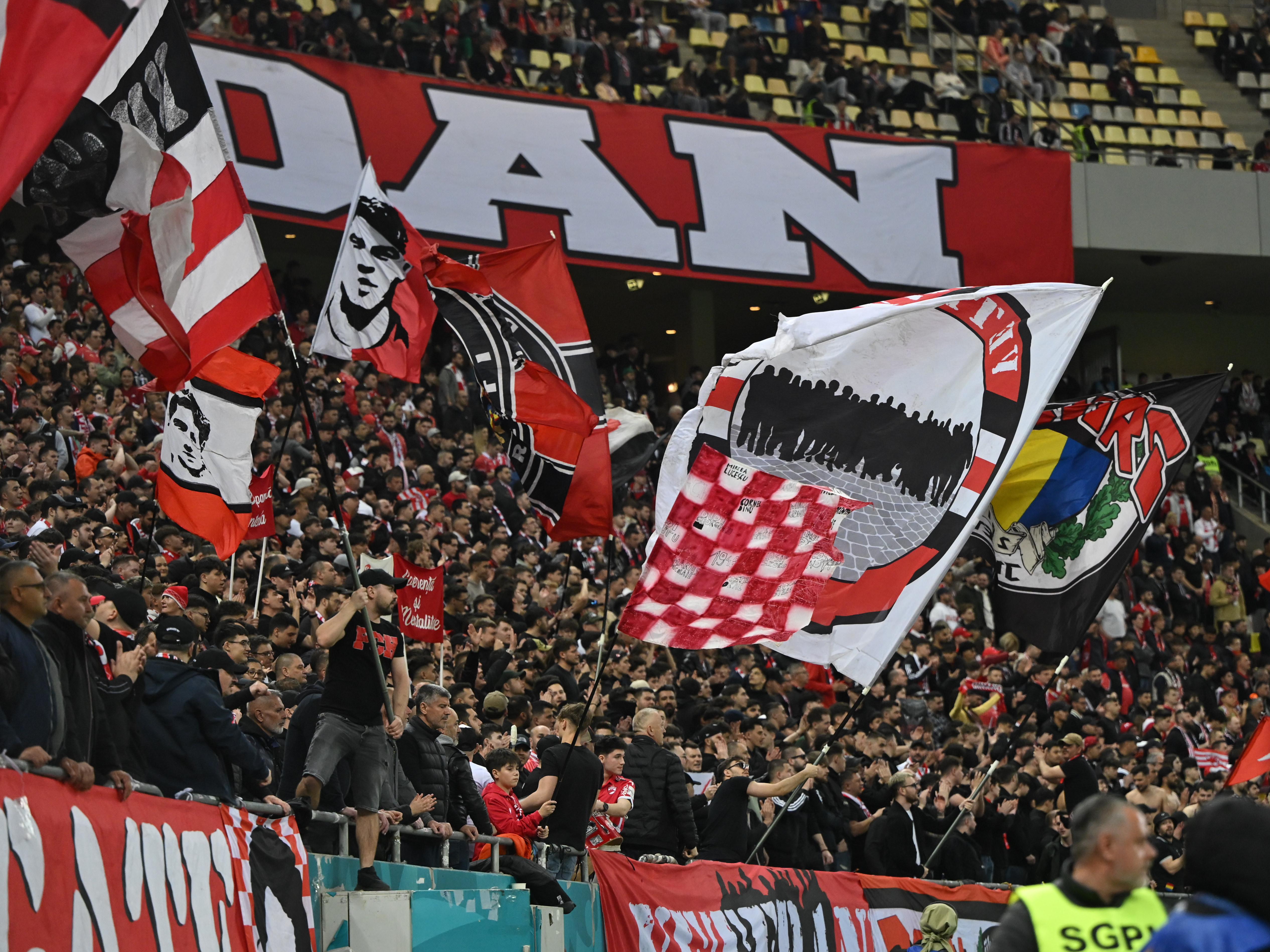 Imagine Stire Câți spectatori au fost prezenți la Dinamo - Universitatea Craiova, după campania 1+1 gratis | 2review.ro