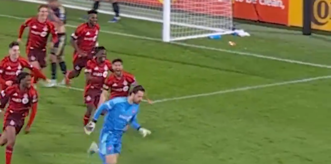 Imagine Stire SHOW total! Portarul a marcat în minutul 90+6 și a declanșat ”nebunia”: 3-3 | 2review.ro